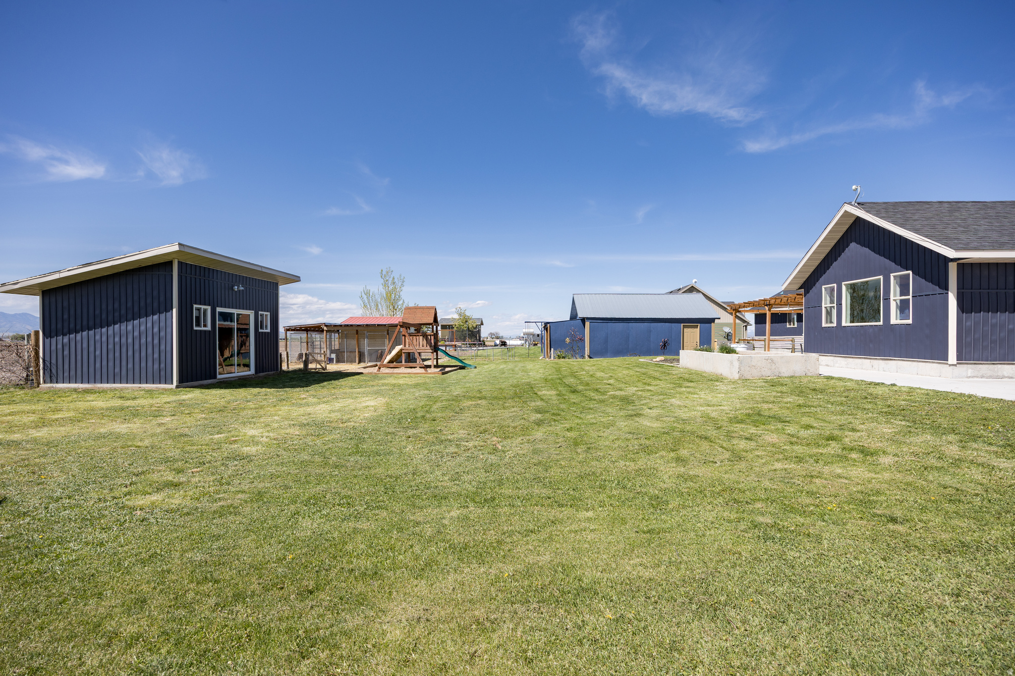 main property photo 37