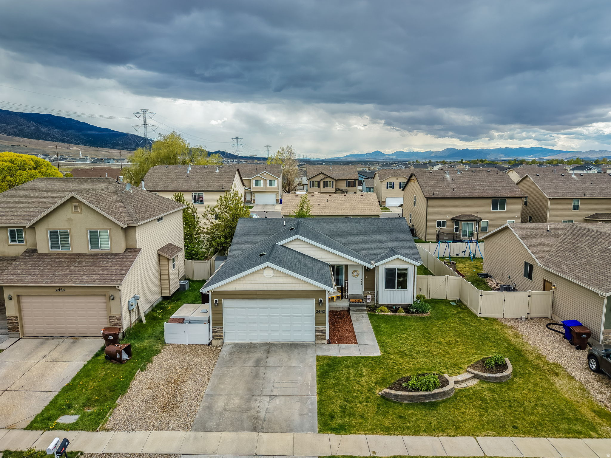 main property photo 28
