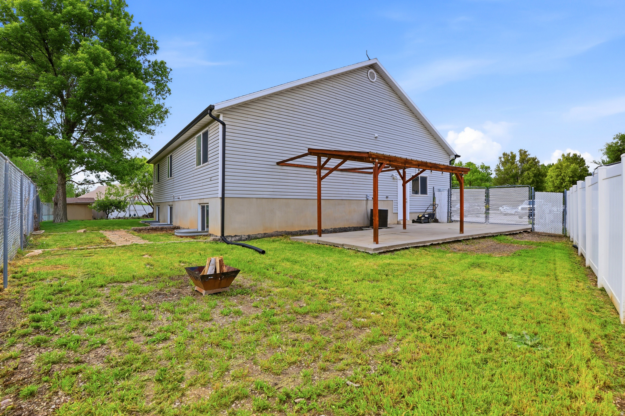 main property photo 37