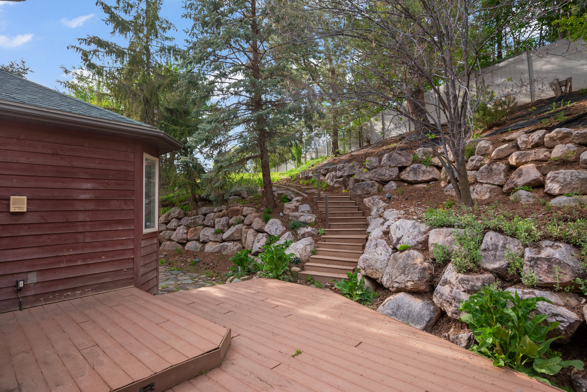 main property photo 40
