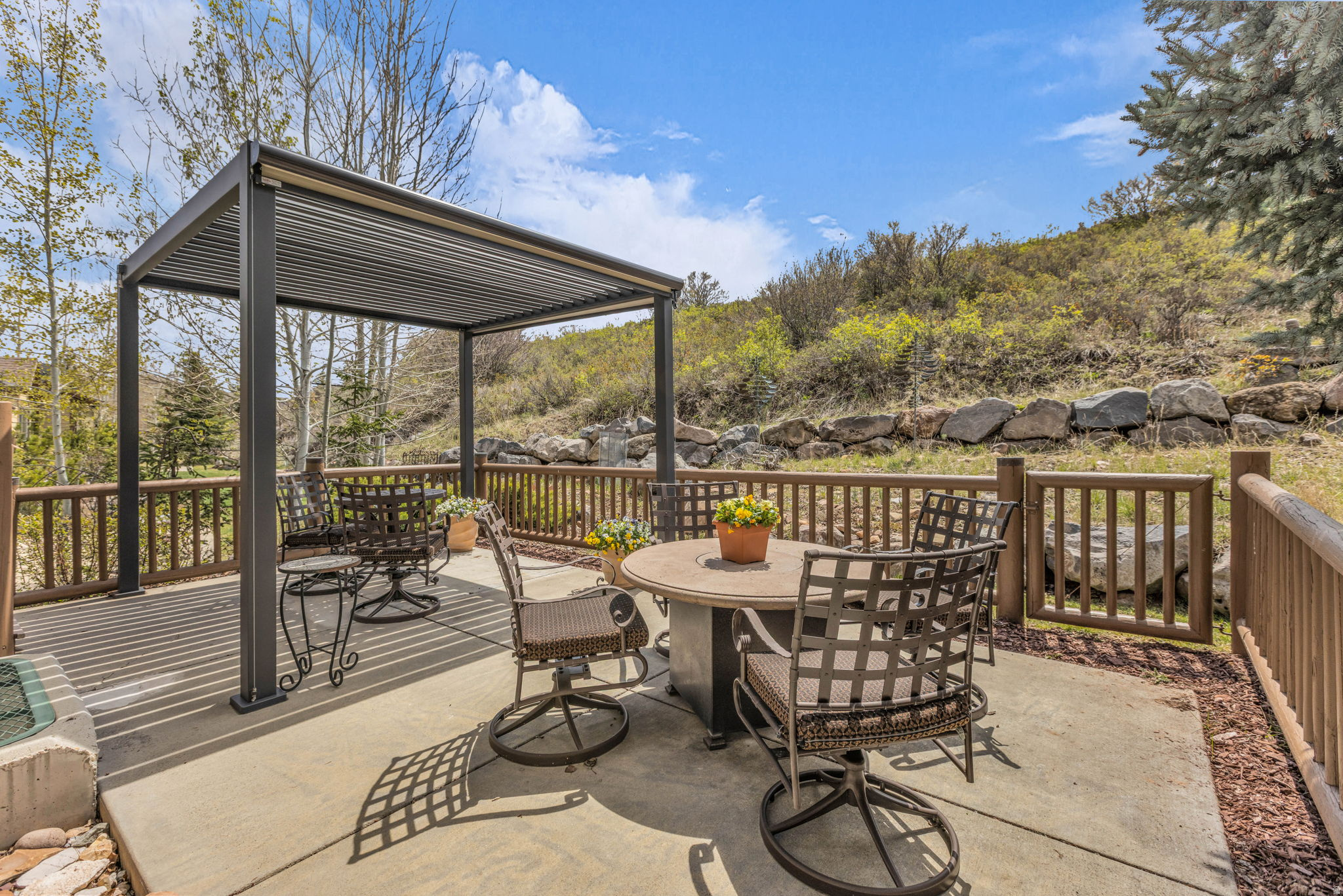 main property photo 28
