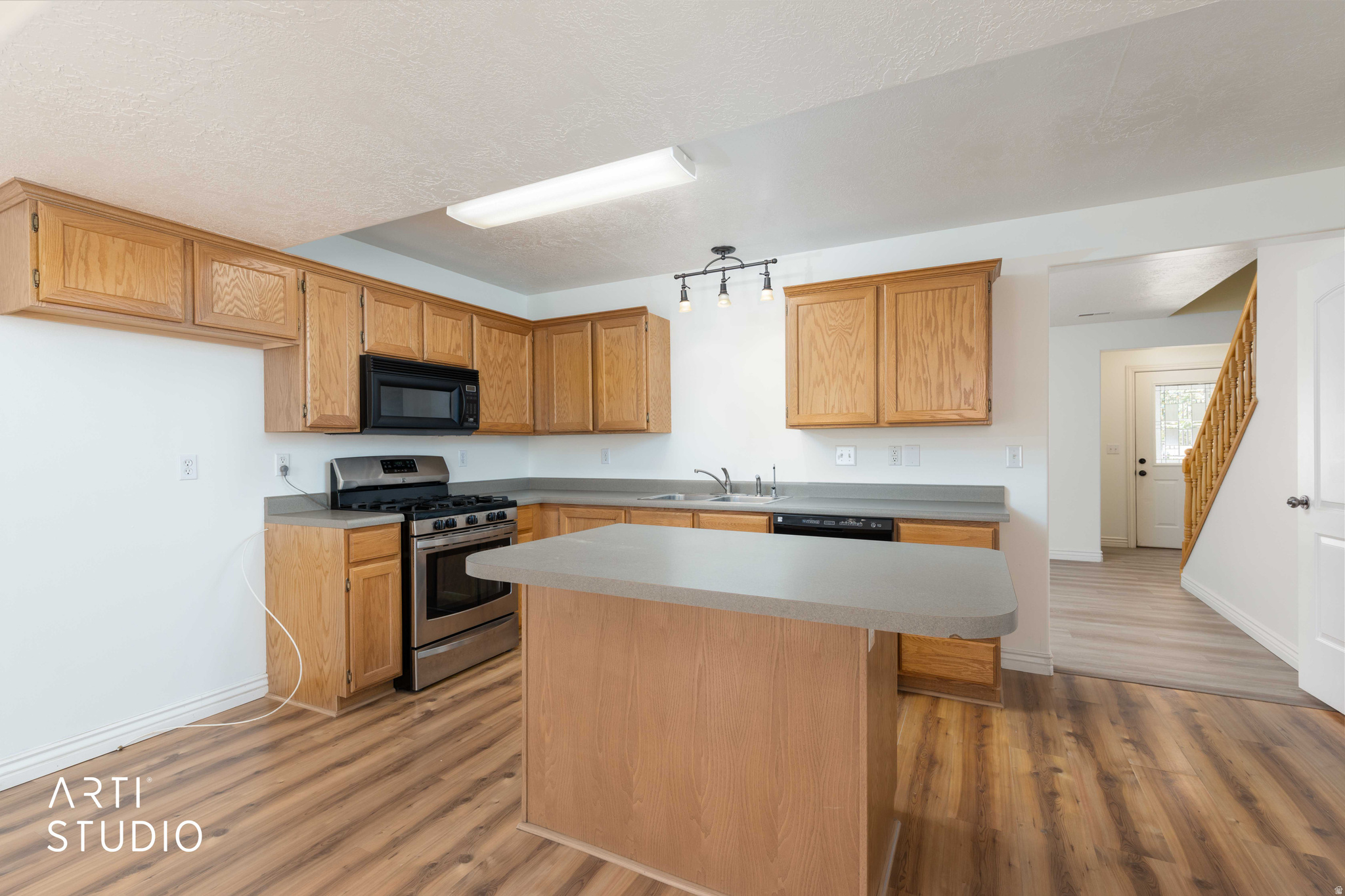 main property photo 13
