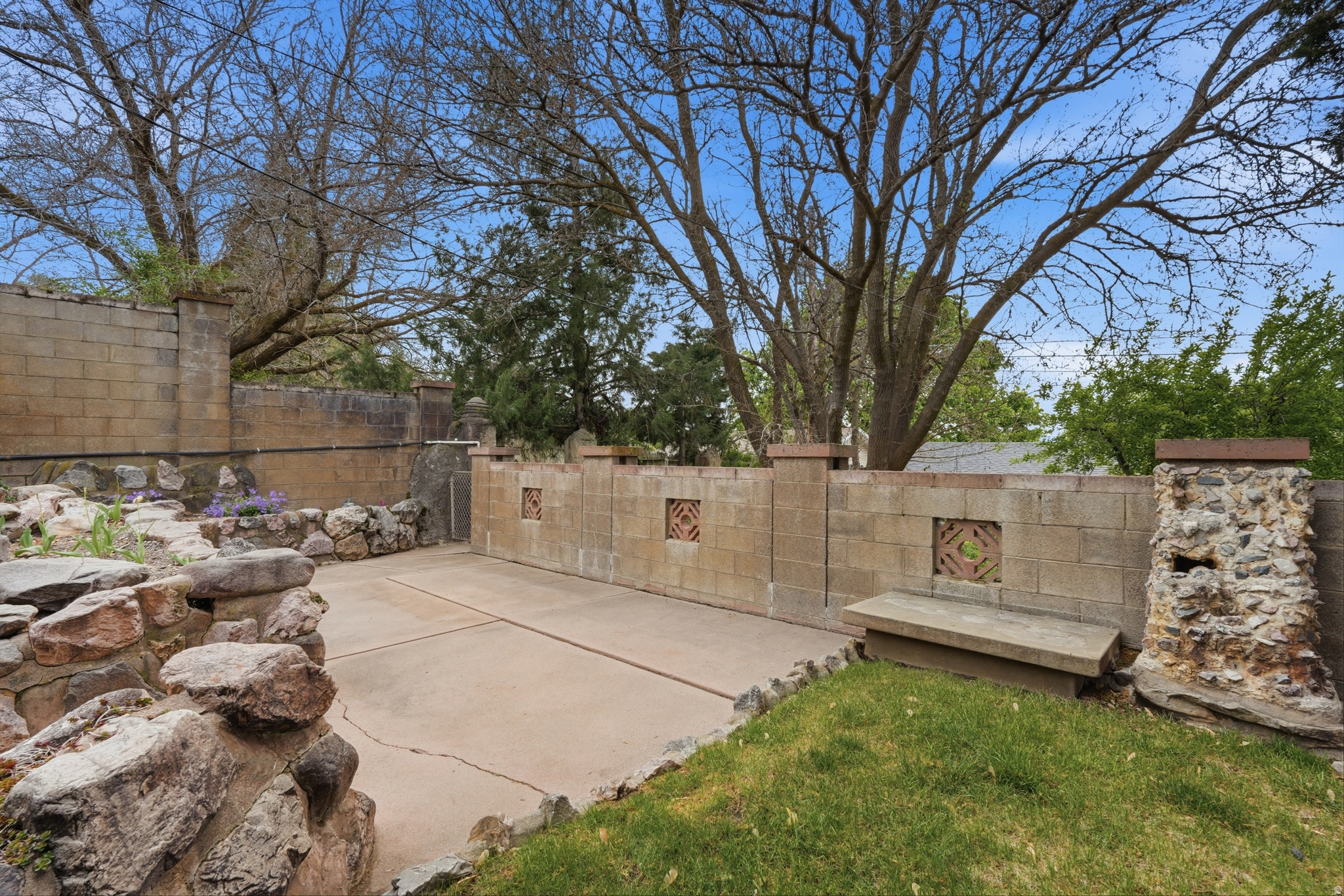 main property photo 34