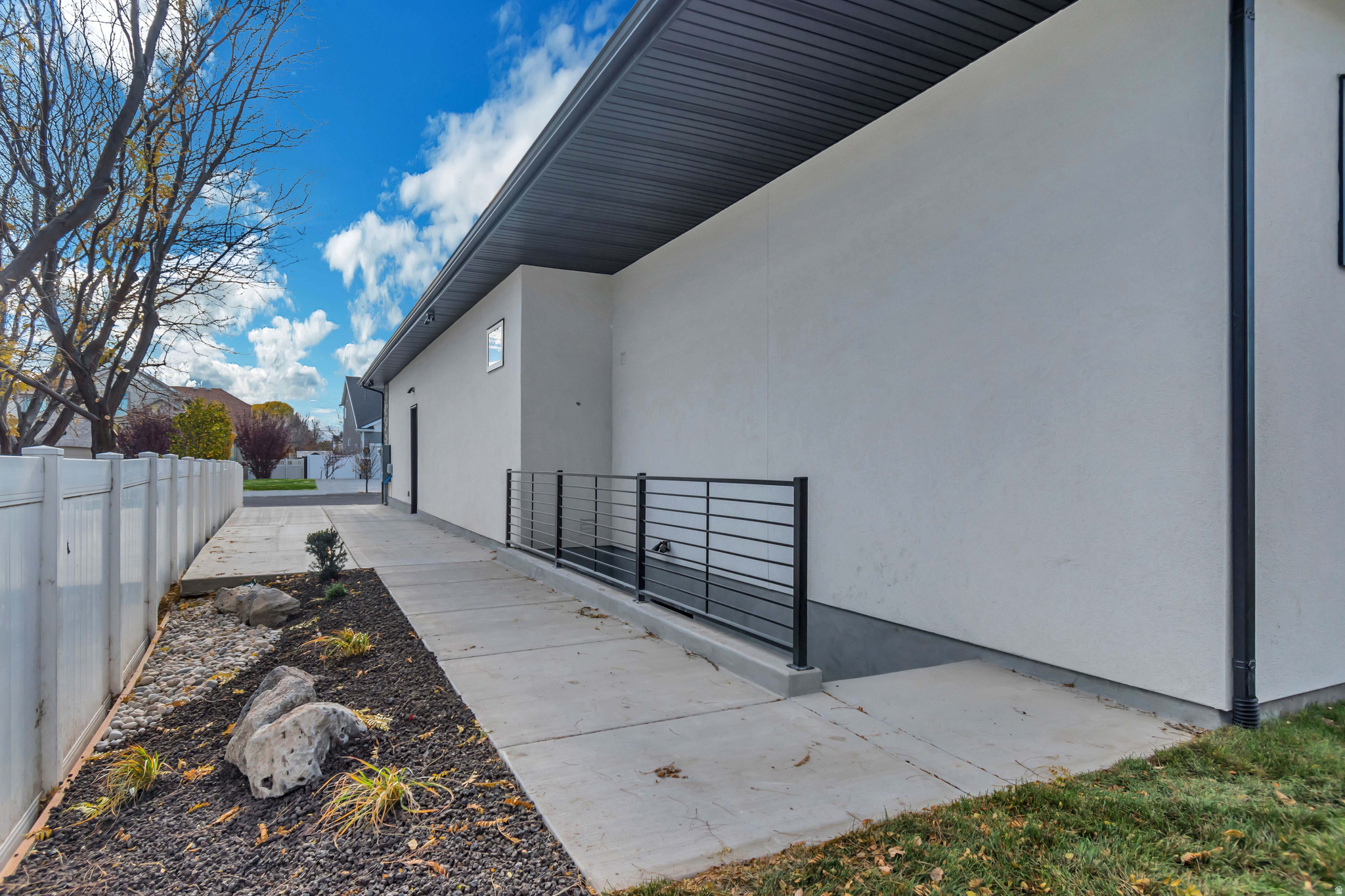 main property photo 75