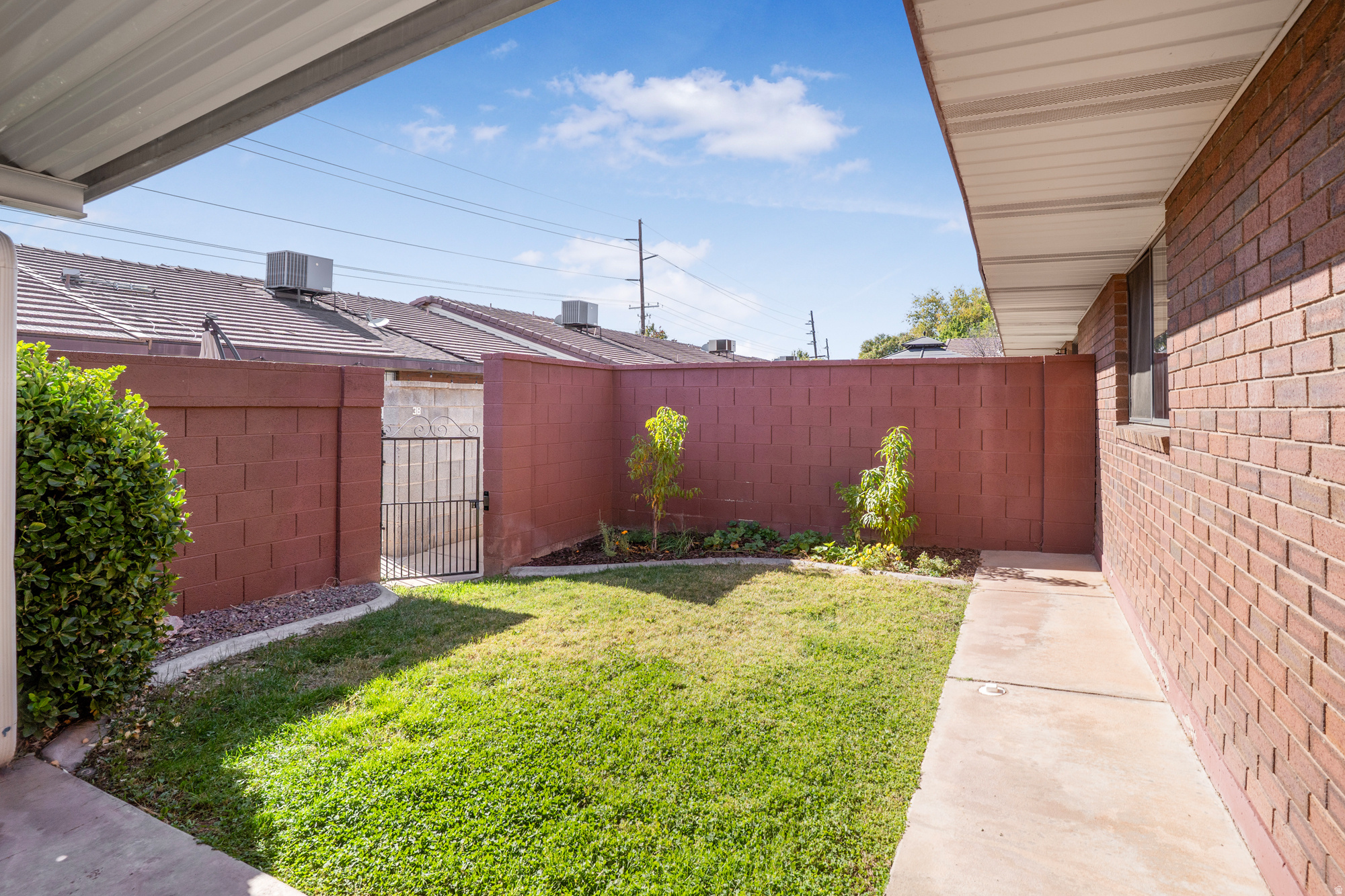 main property photo 23