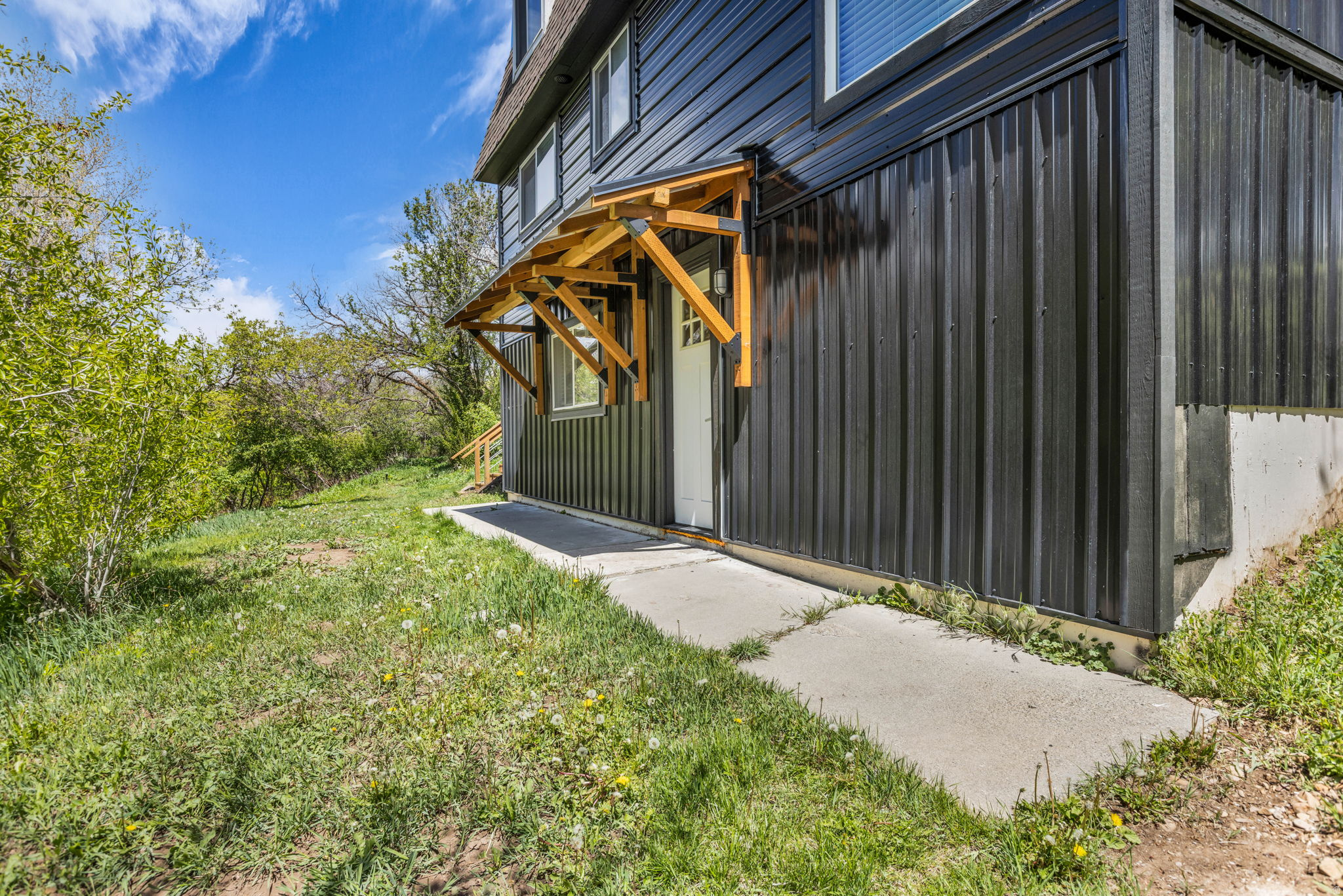 main property photo 32