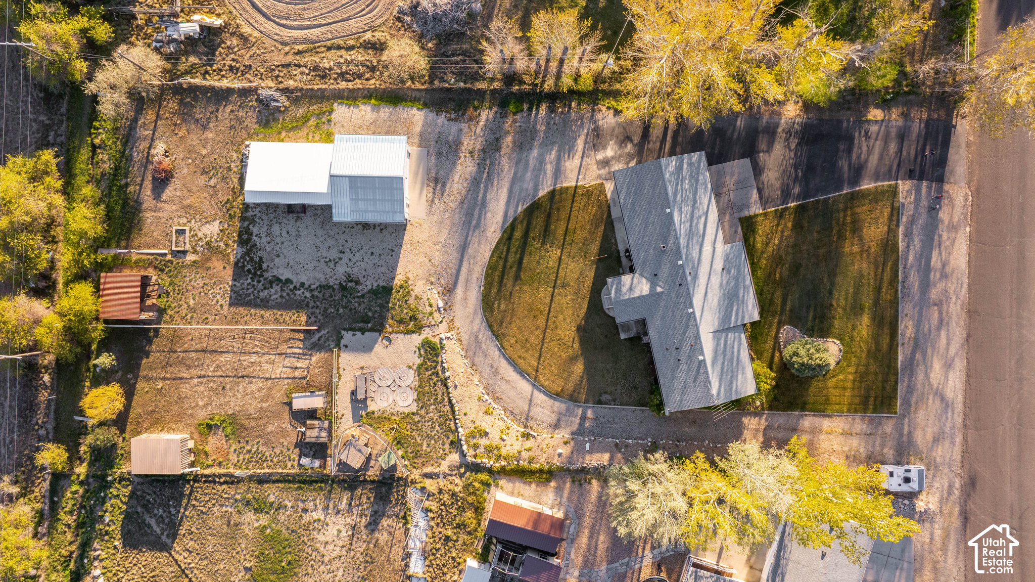 main property photo 40