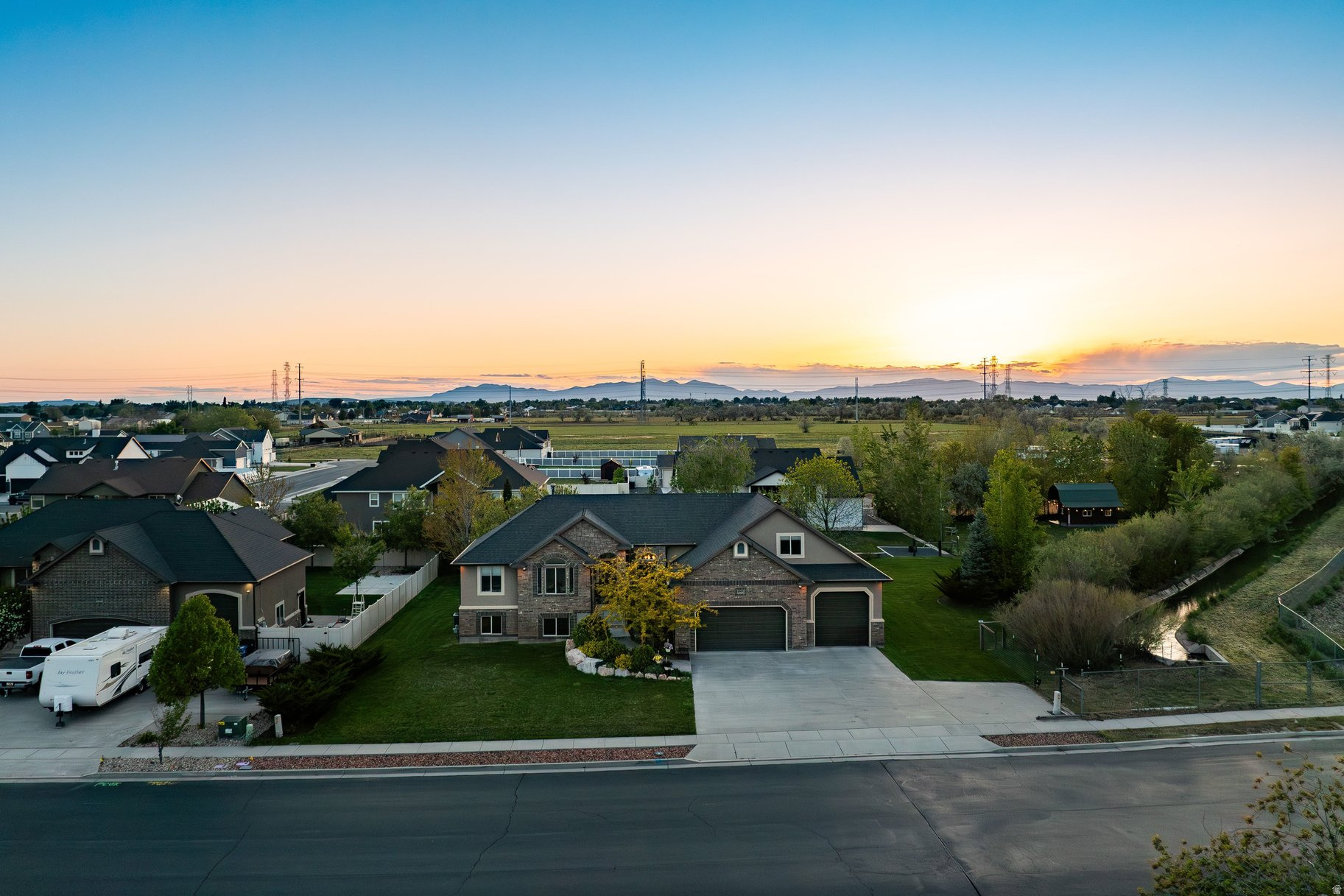 main property photo 13
