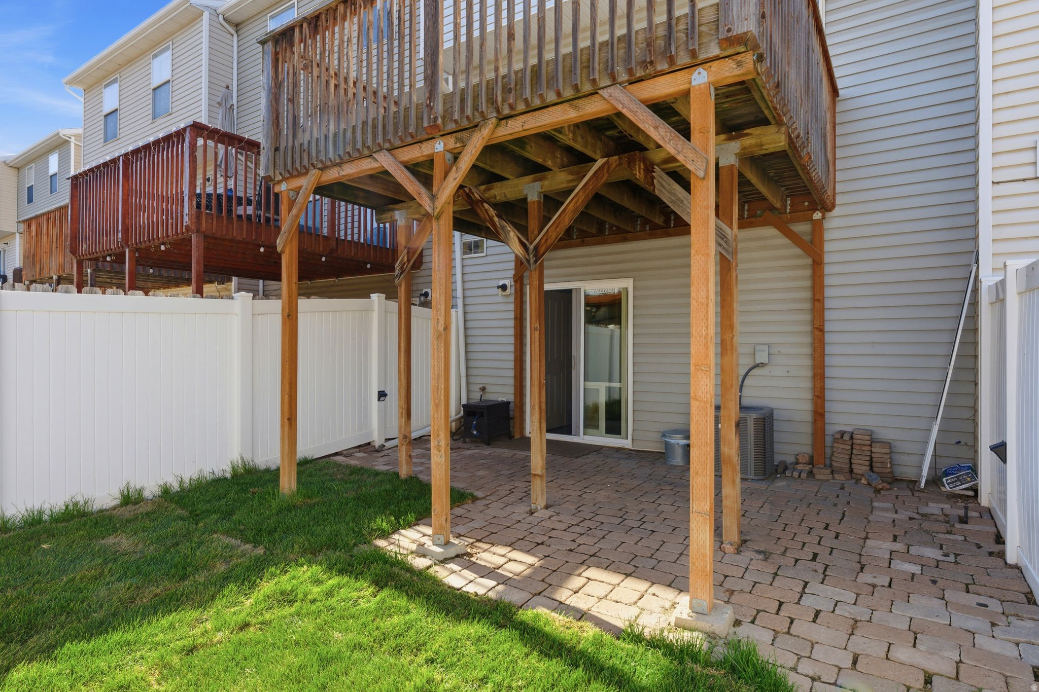 main property photo 28