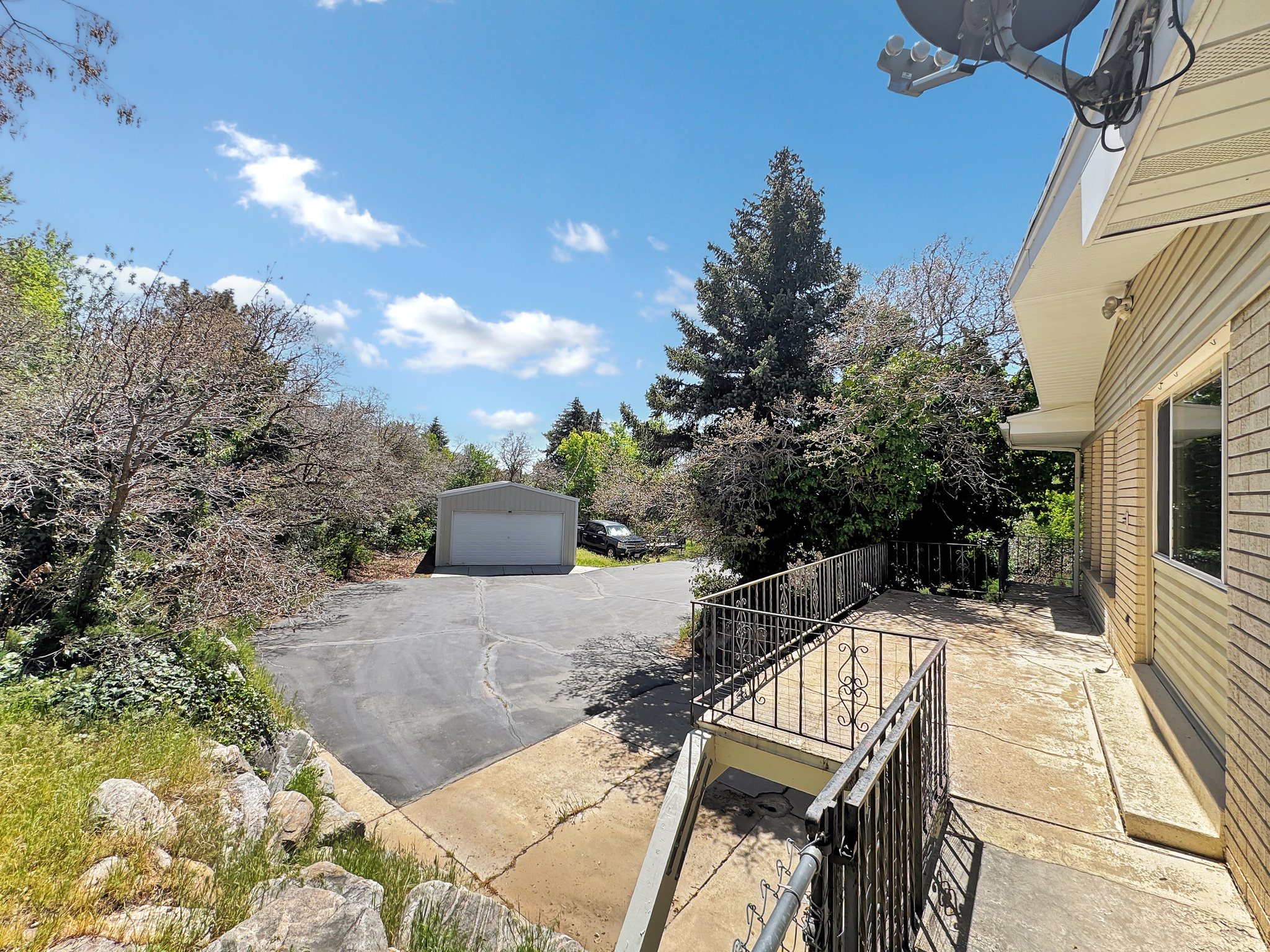 main property photo 37