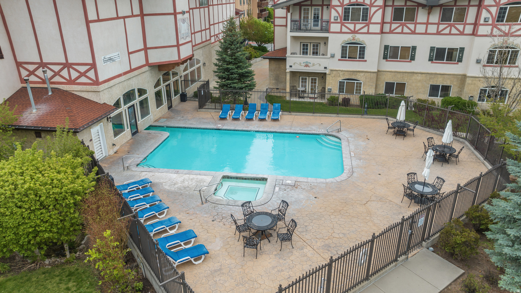 main property photo 13