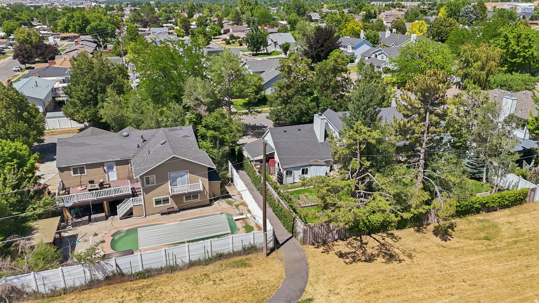 main property photo 46