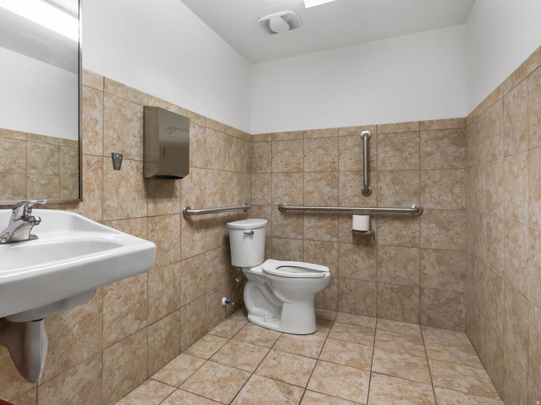 main property photo 18