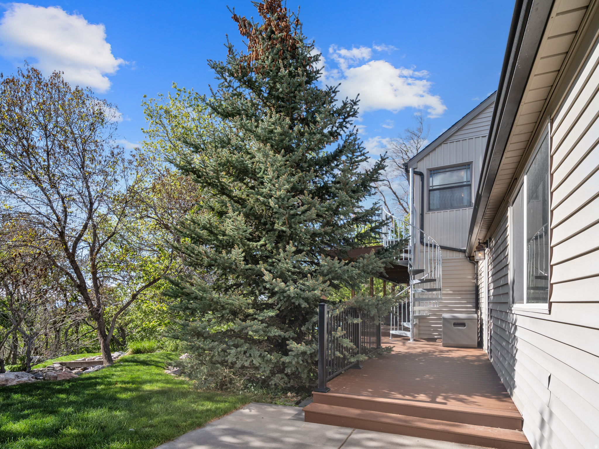main property photo 24