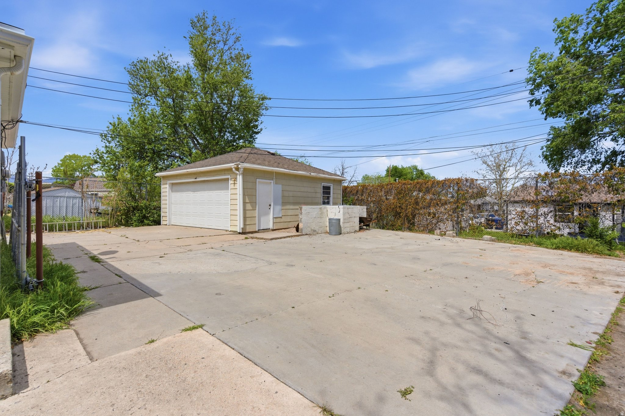 main property photo 23