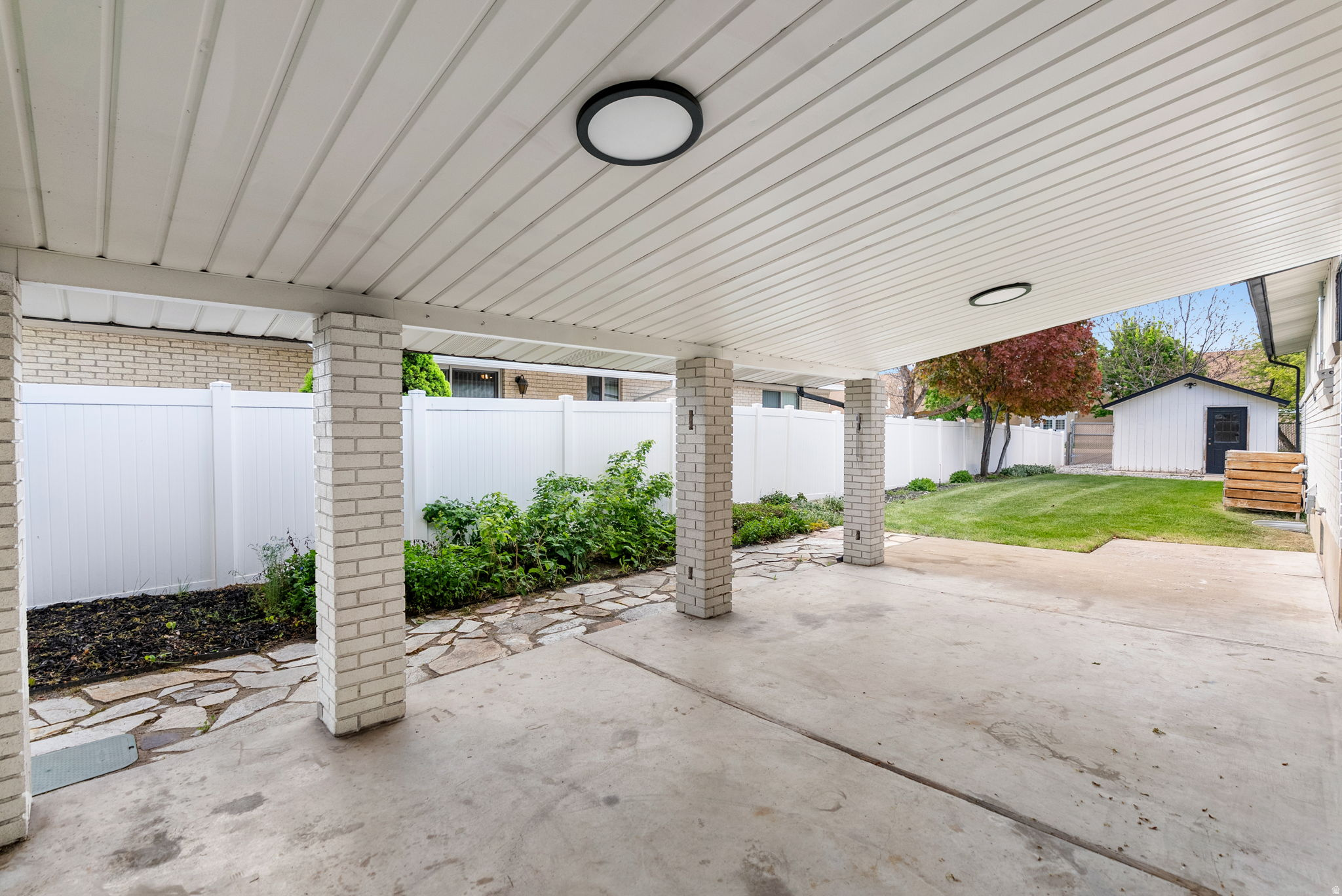 main property photo 34