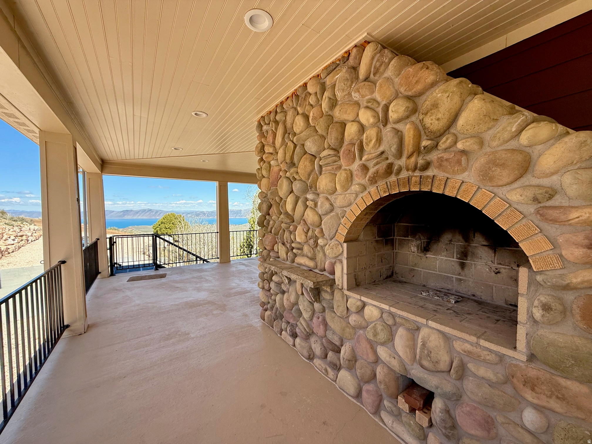main property photo 30