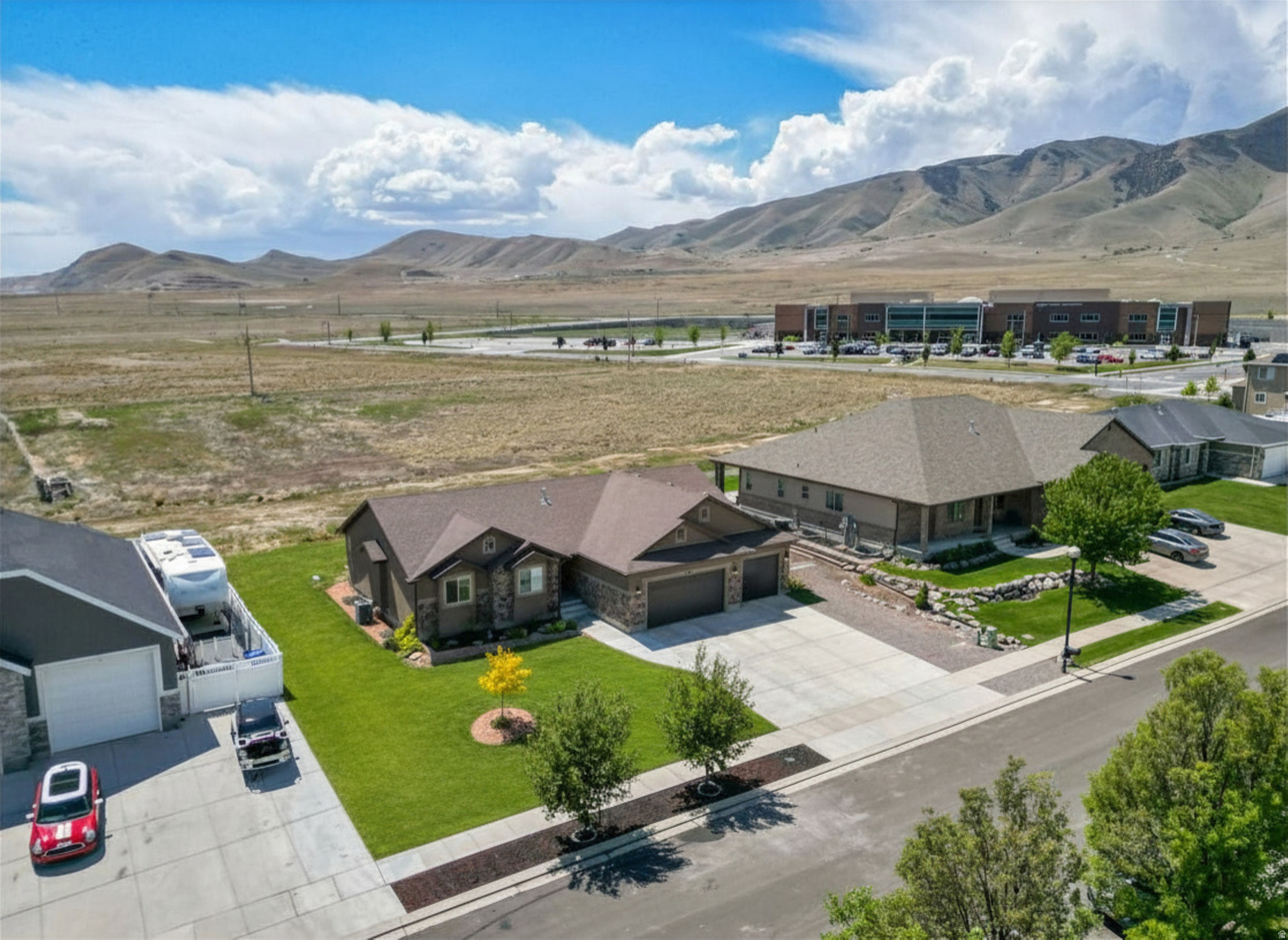 main property photo 30