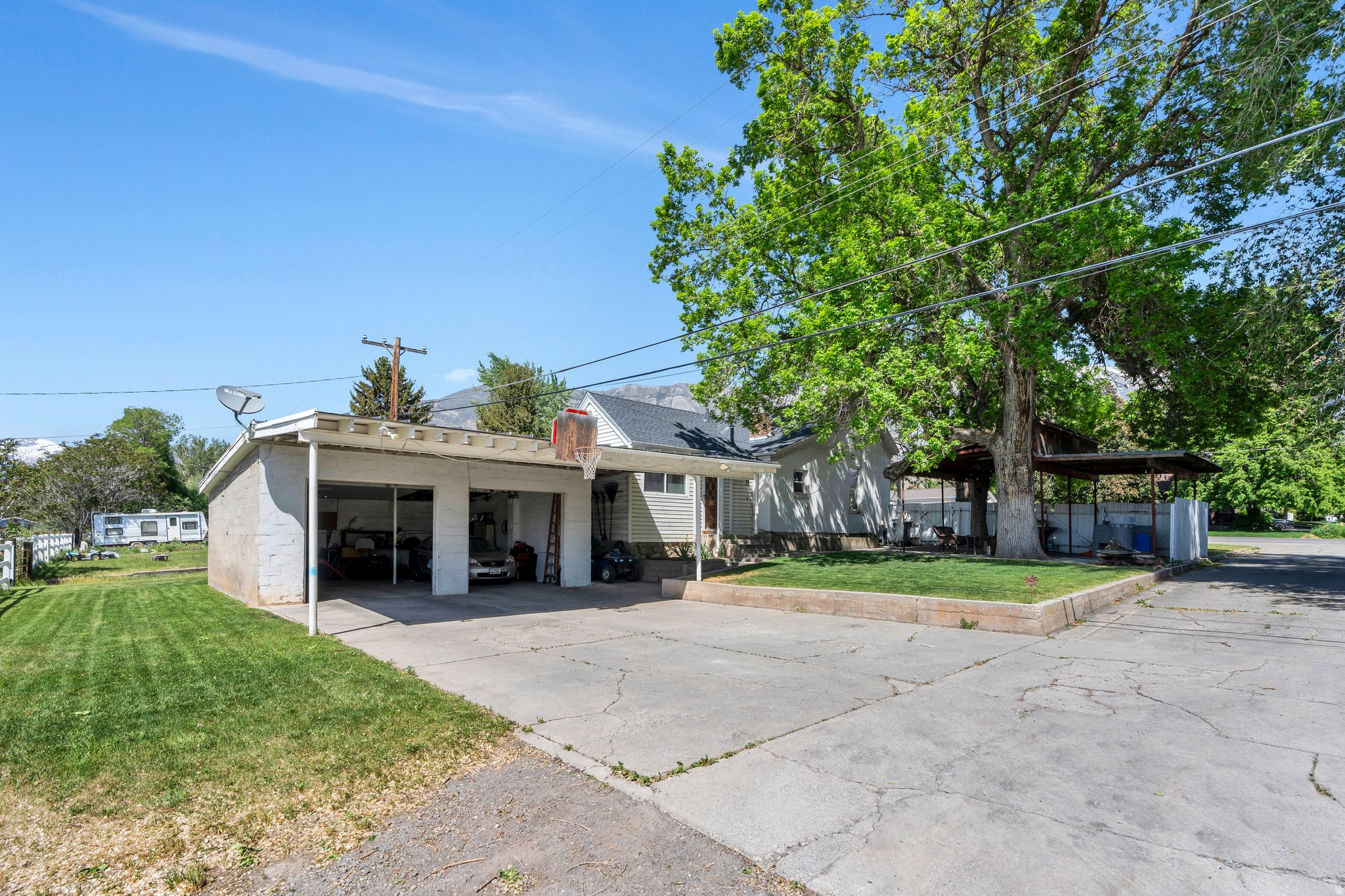 main property photo 28