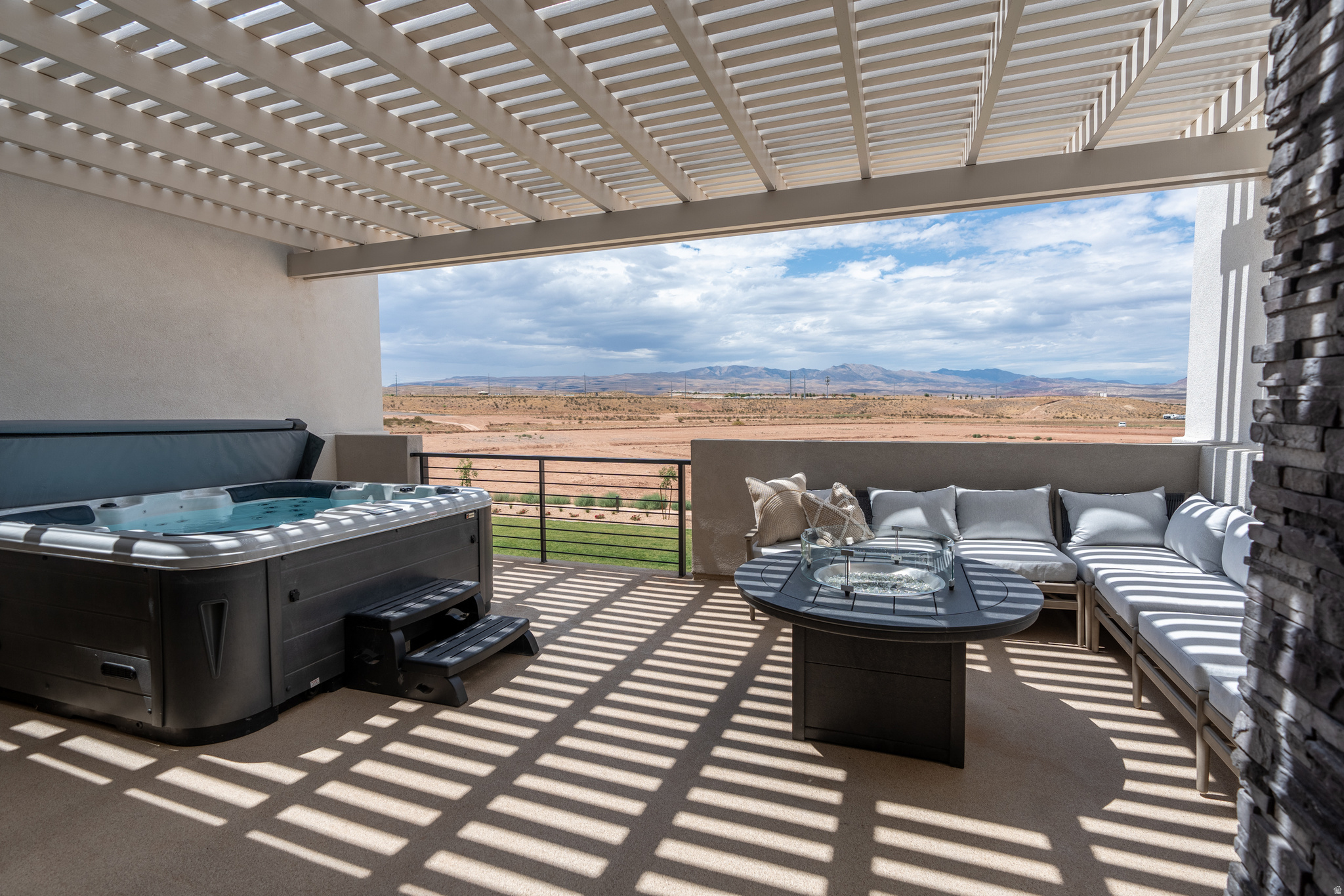 main property photo 28