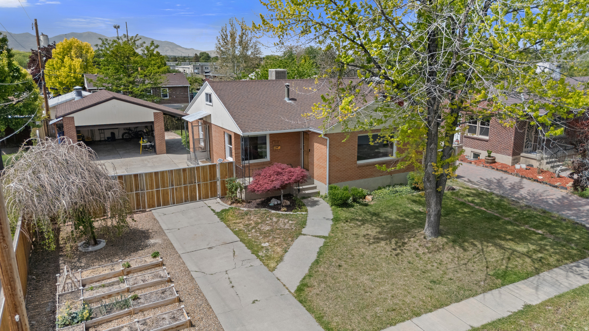 main property photo 23