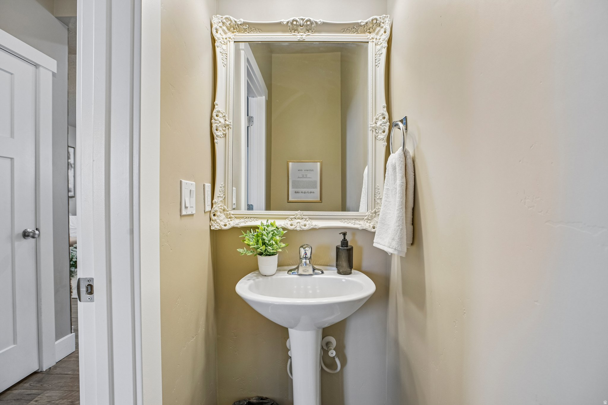 main property photo 16