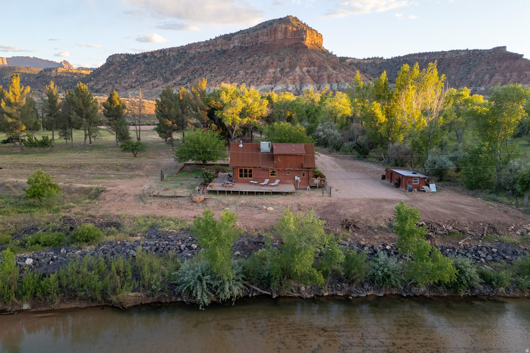 main property photo 40