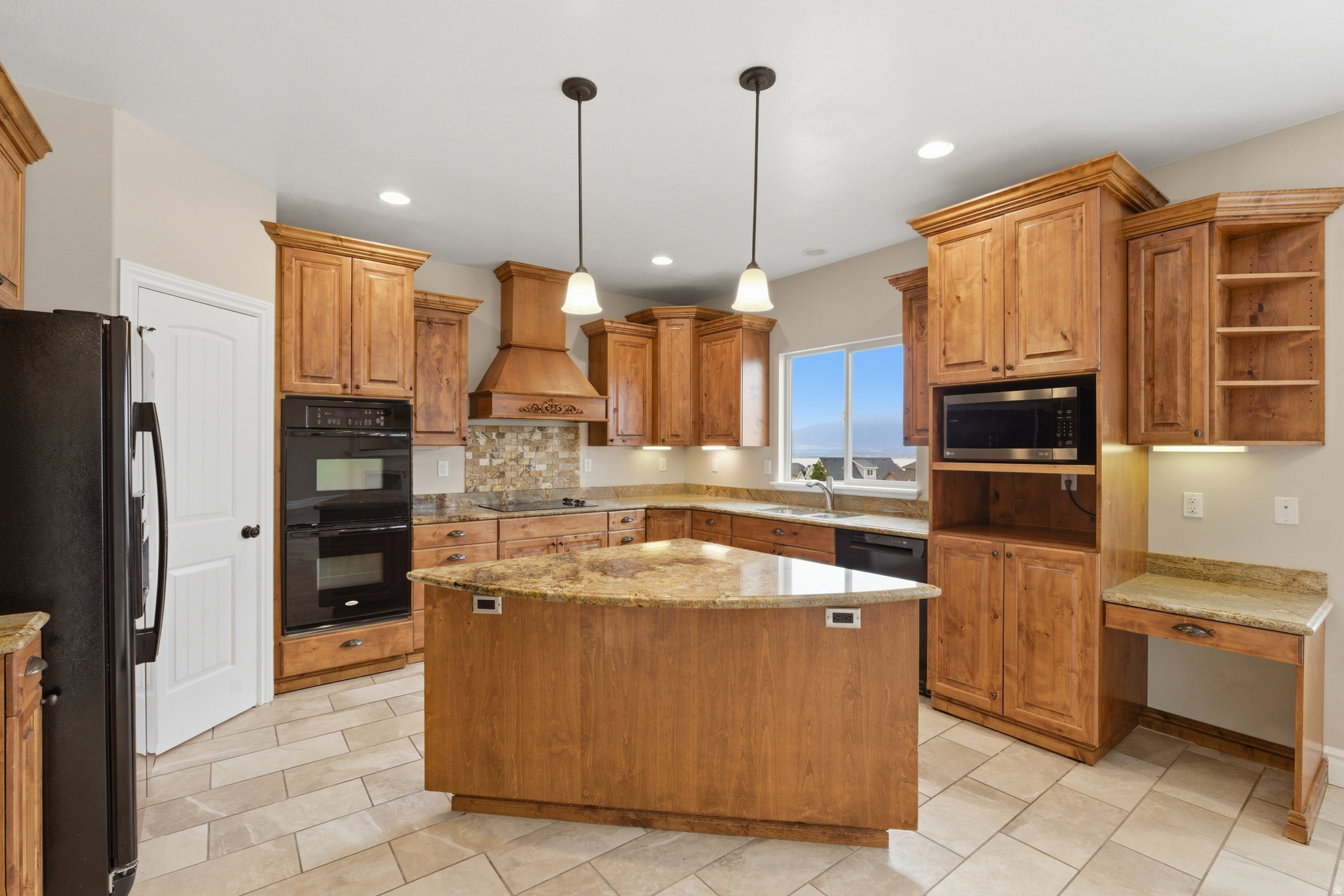 main property photo 14