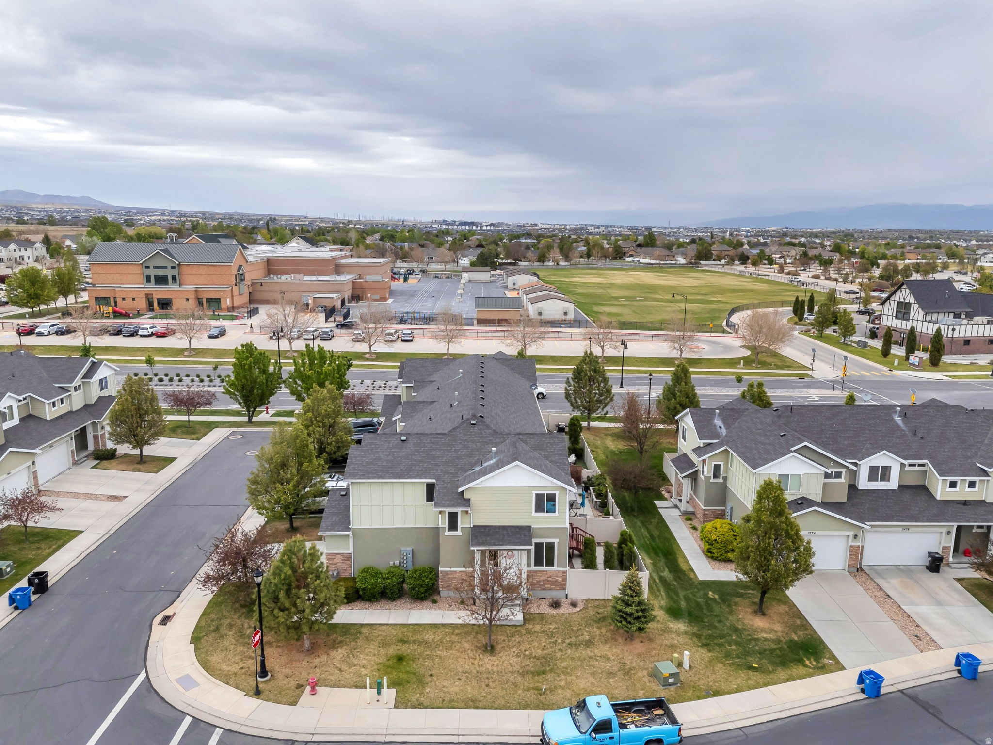 main property photo 28