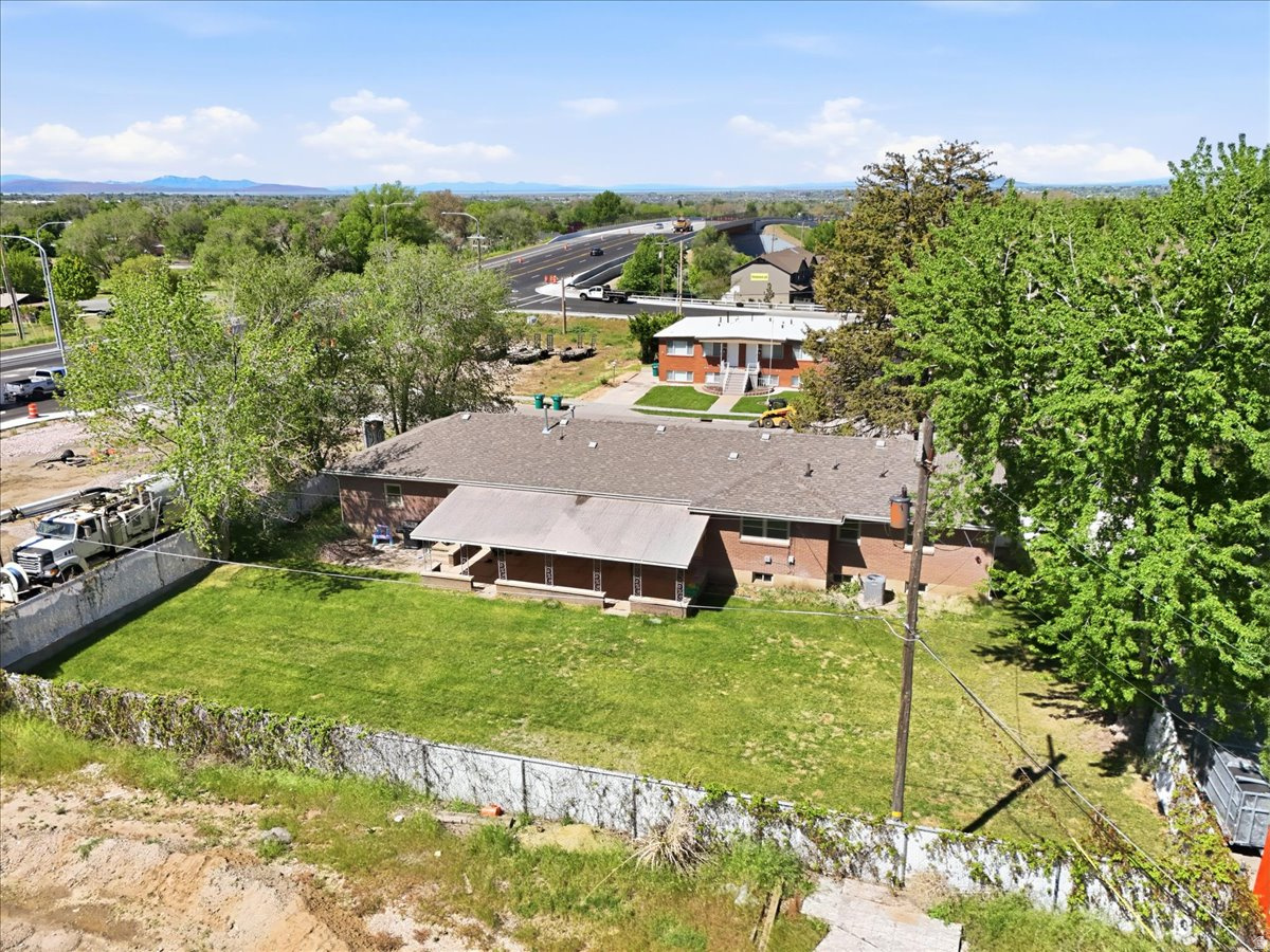 main property photo 30