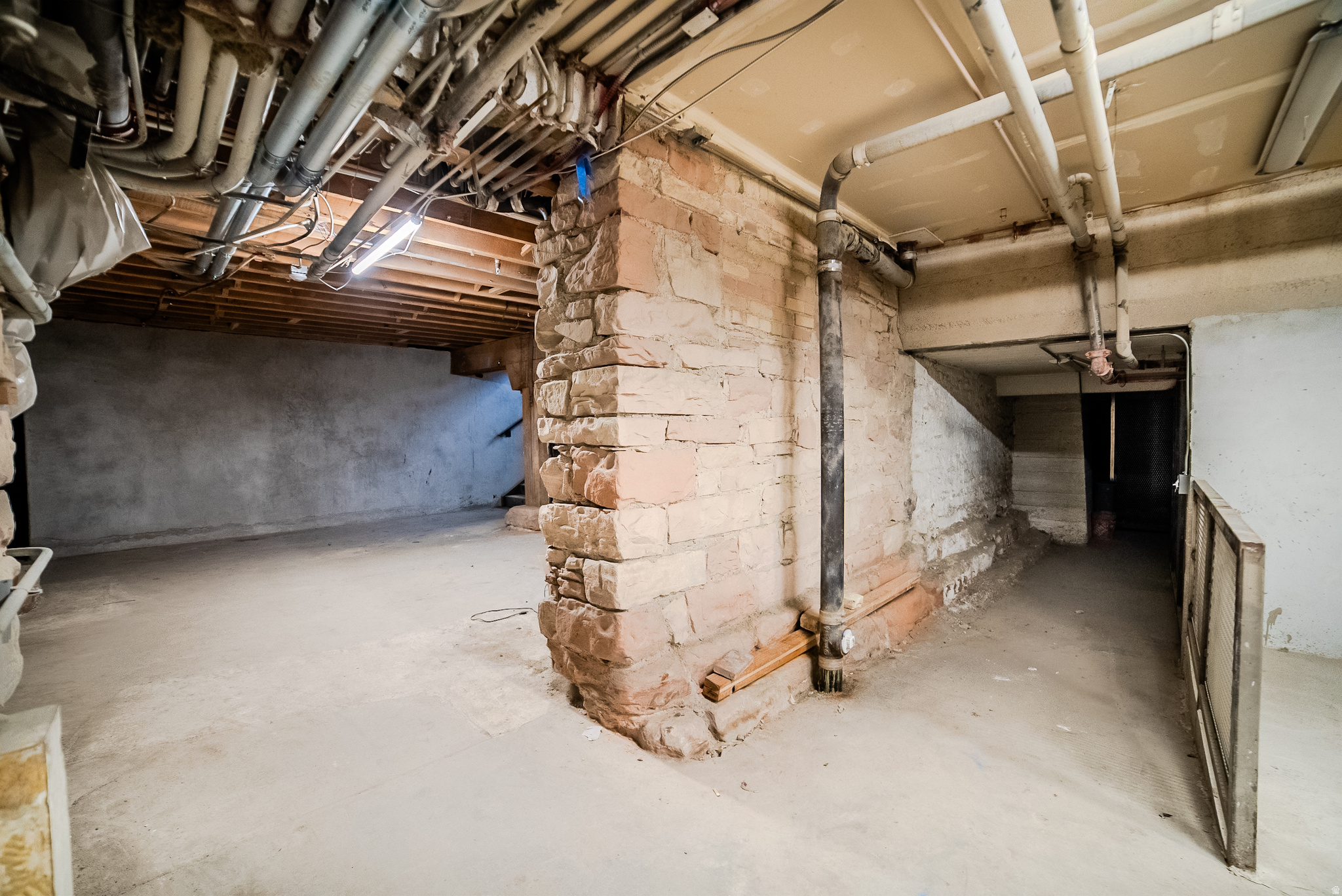 main property photo 16