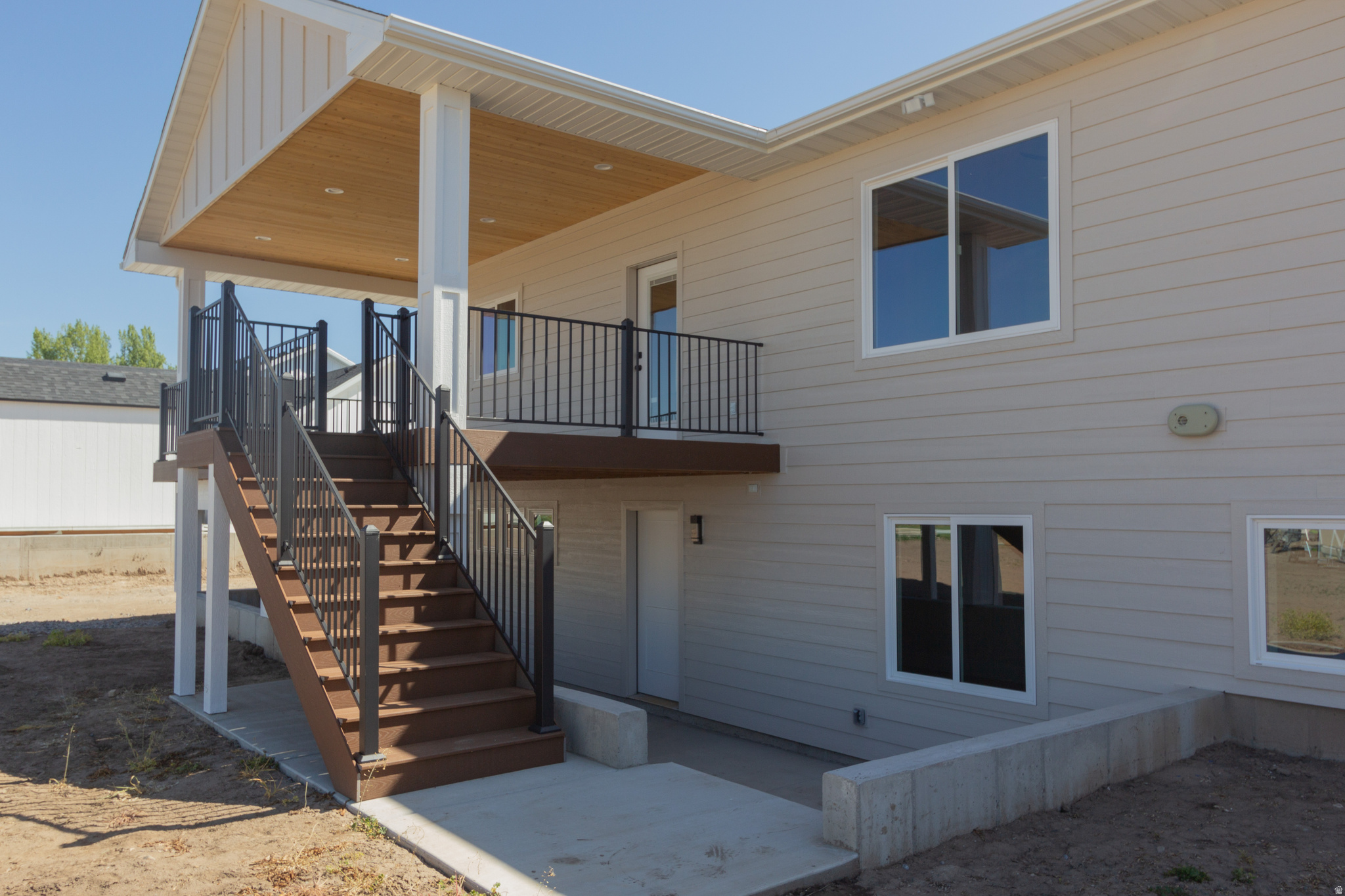 main property photo 37