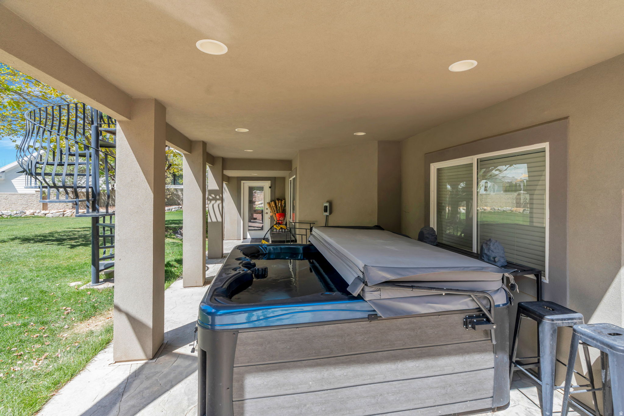 main property photo 18