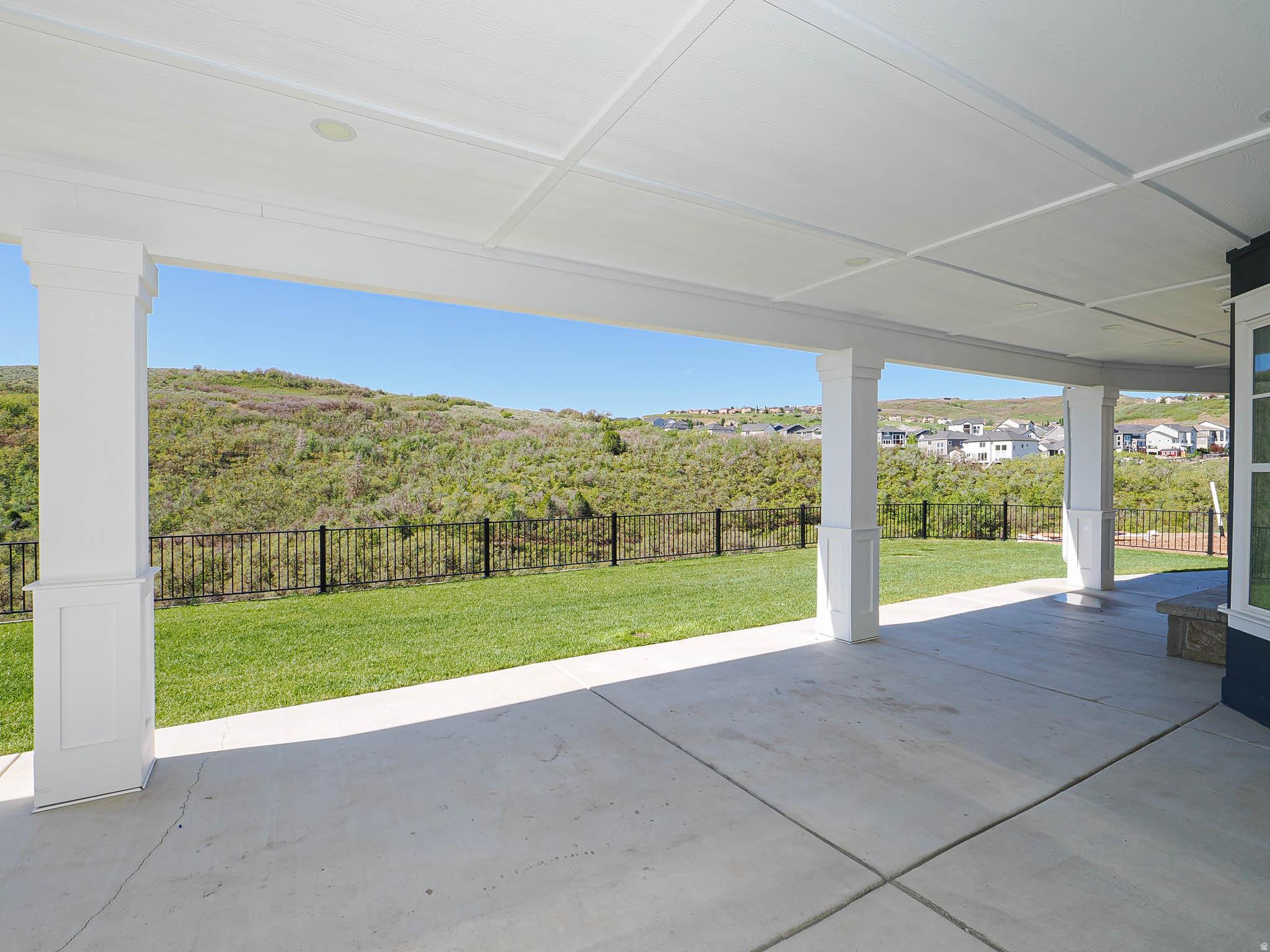 main property photo 11