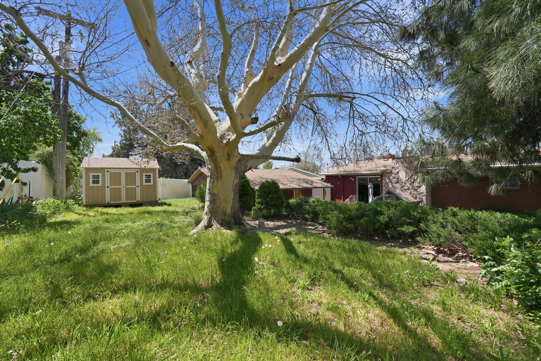 main property photo 23