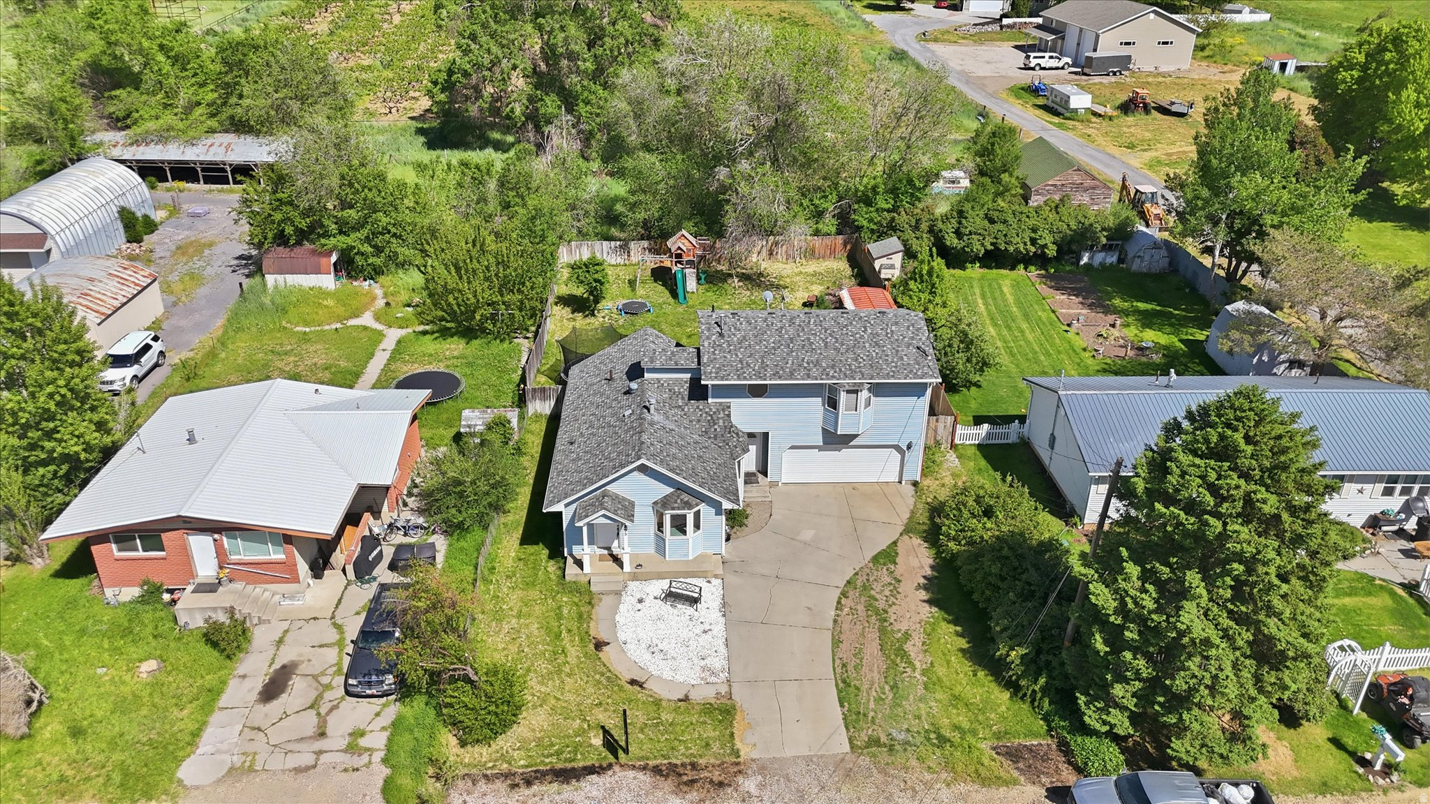 main property photo 25