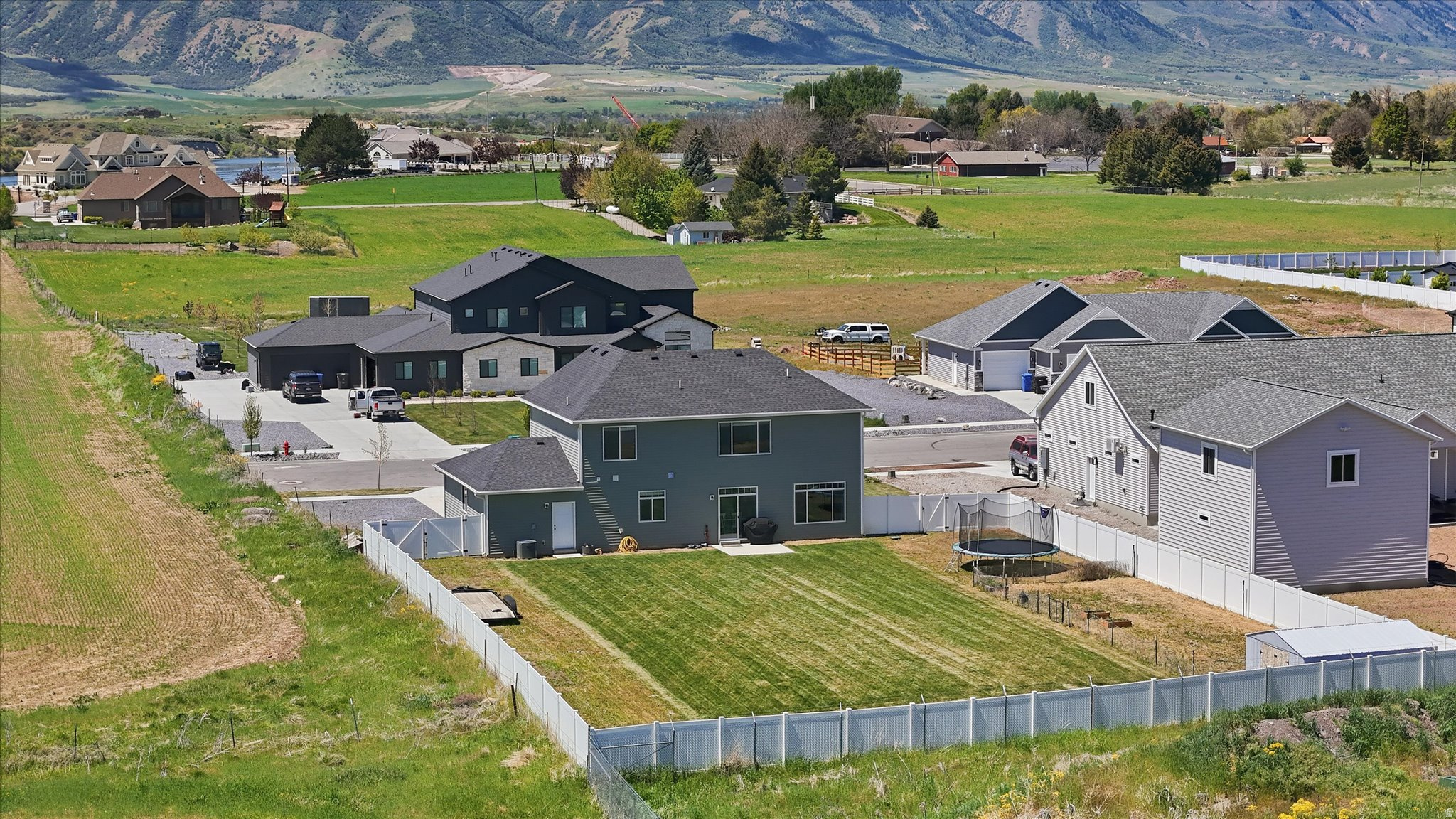 main property photo 33