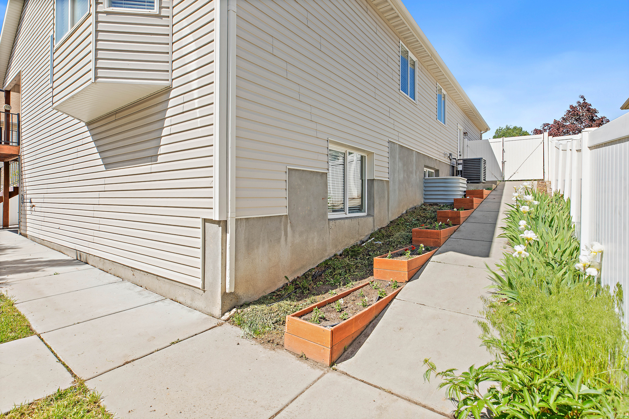 main property photo 50