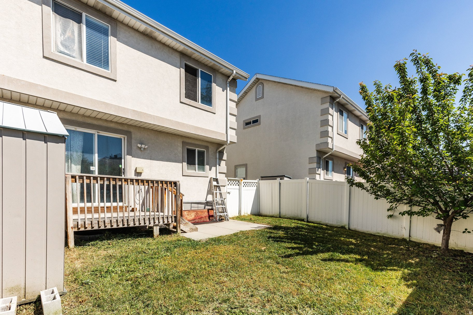 main property photo 28