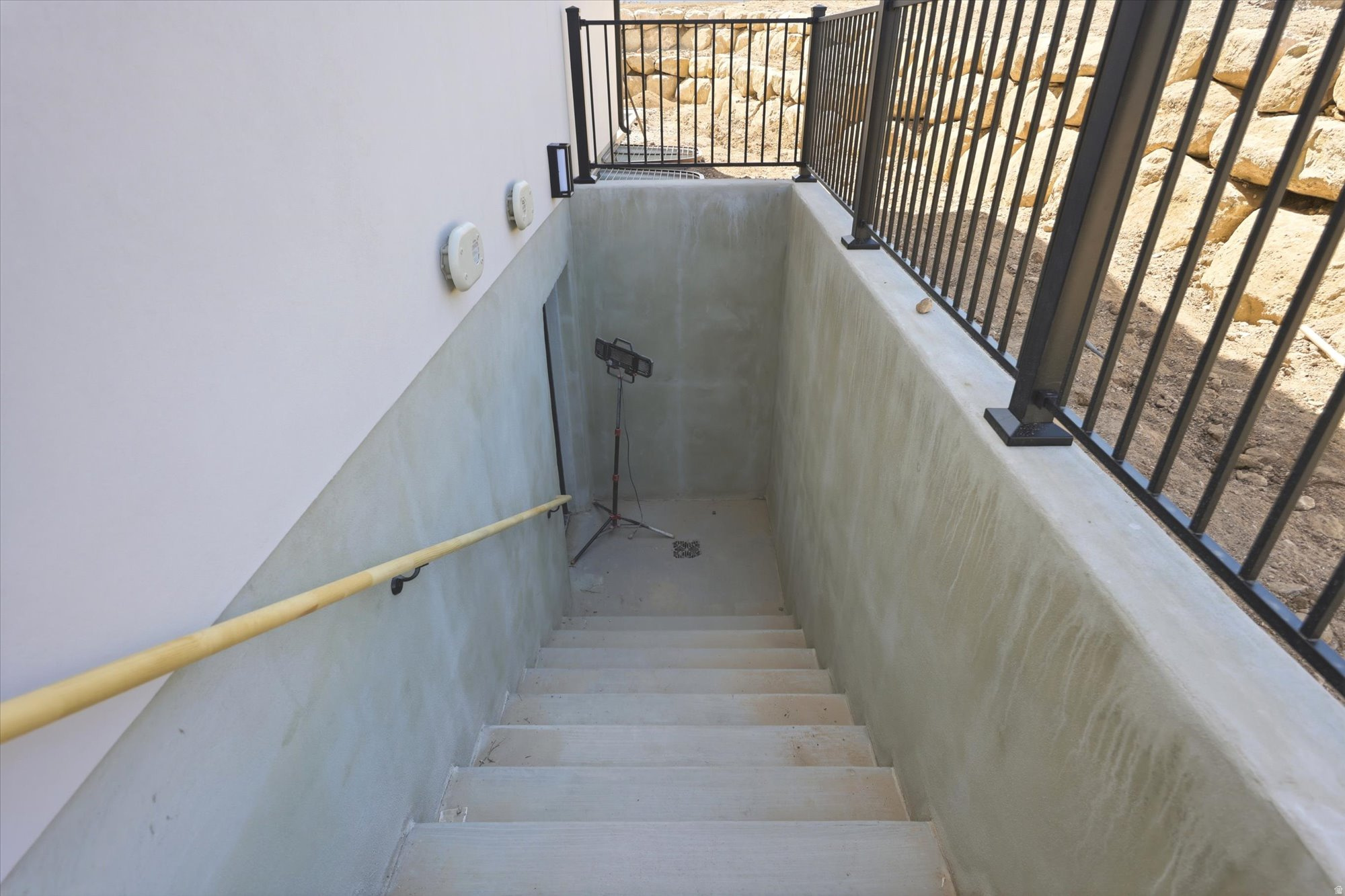 main property photo 30