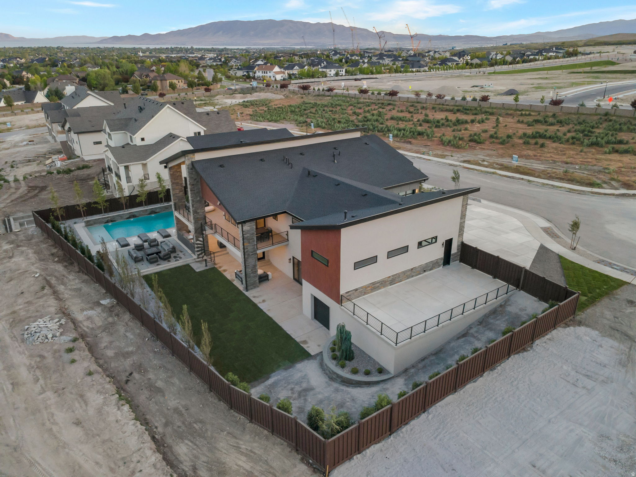 main property photo 76
