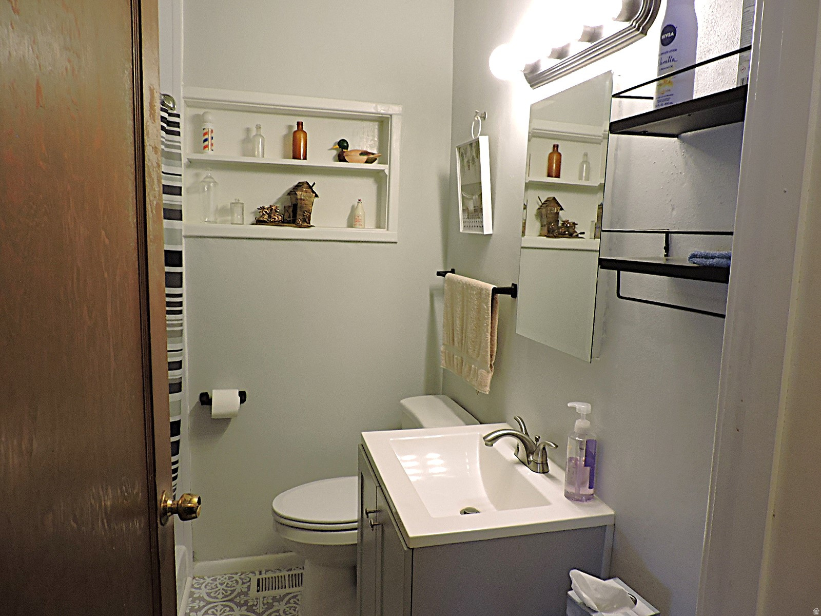 main property photo 23