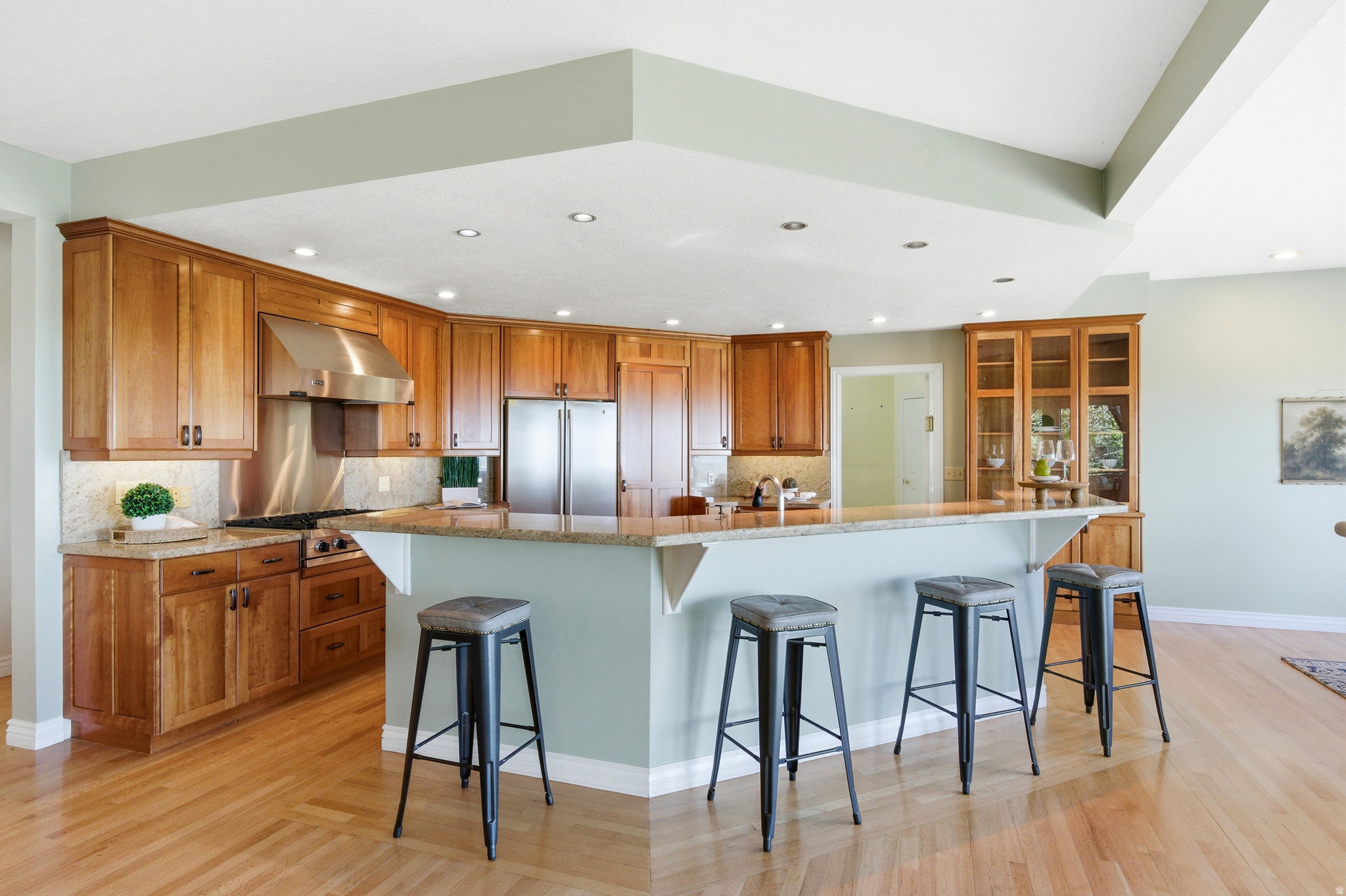 main property photo 28