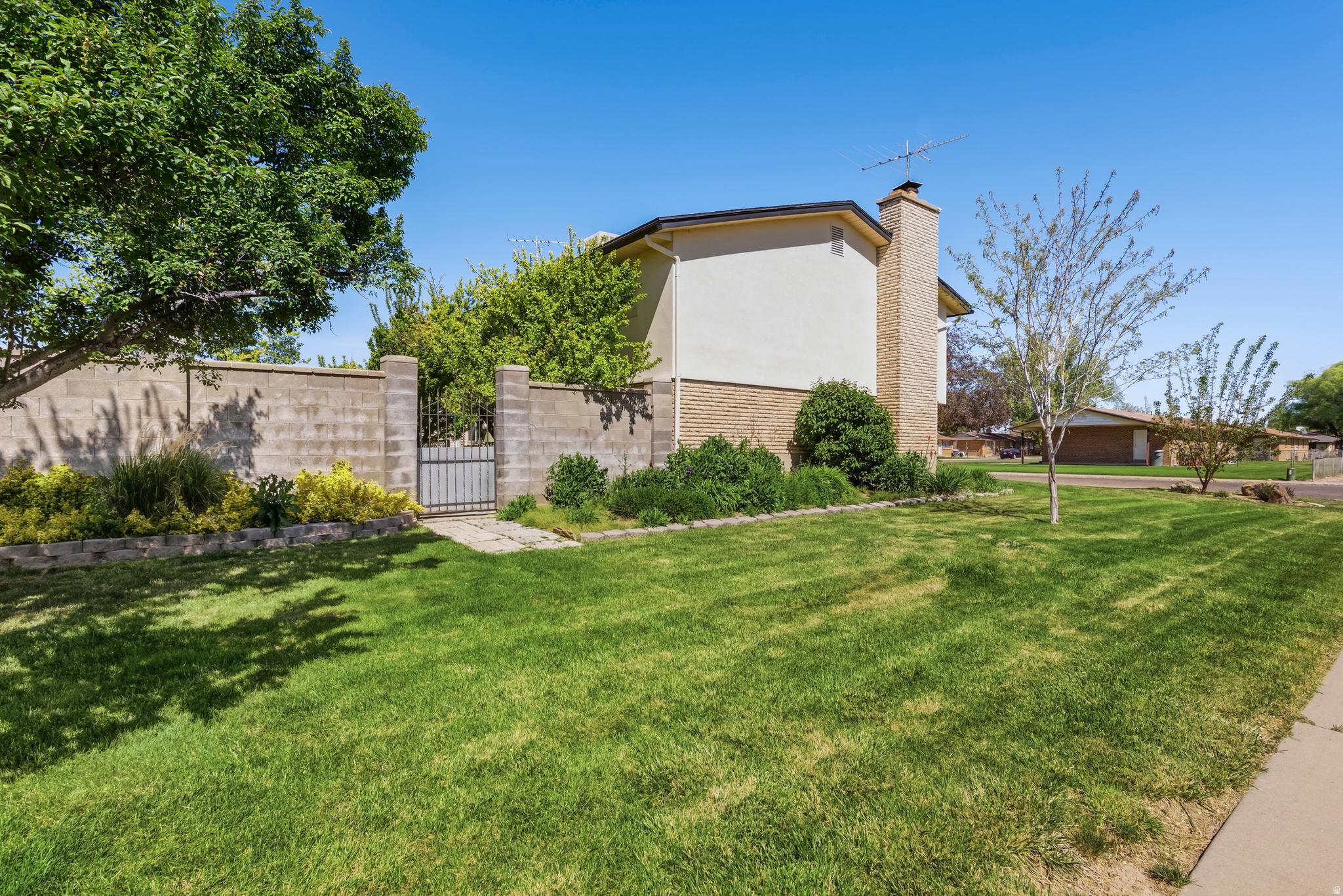 main property photo 32