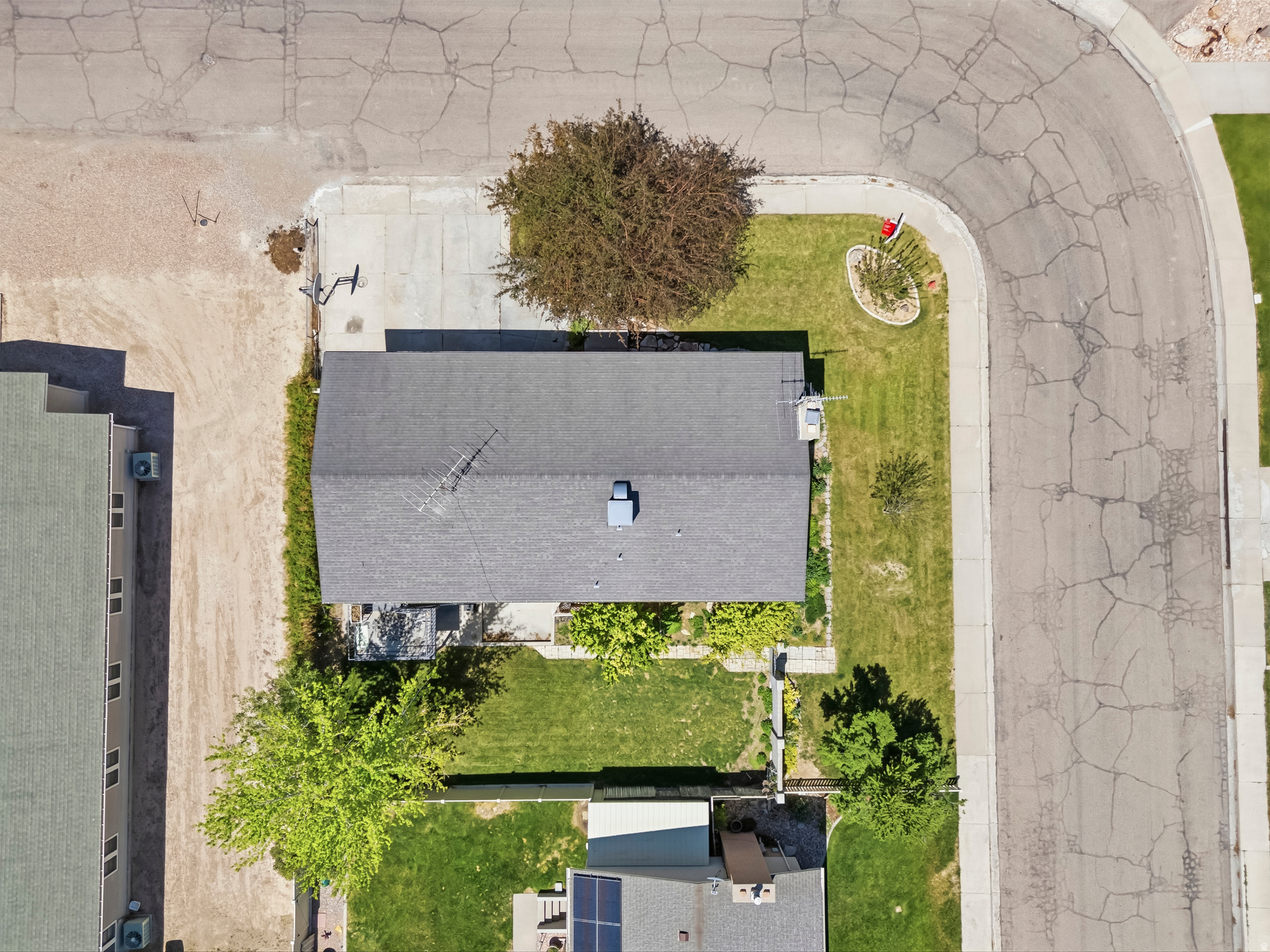 main property photo 33