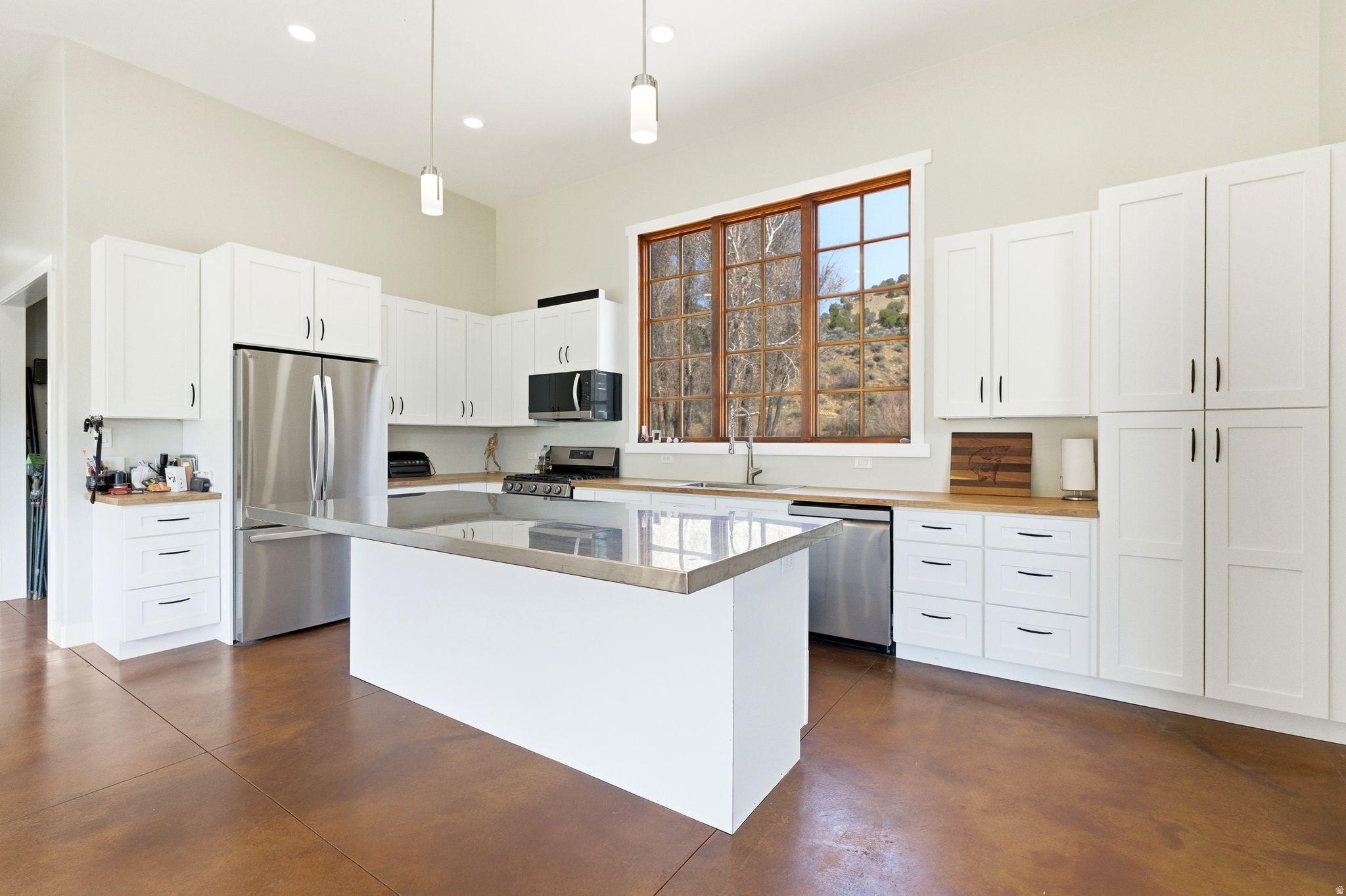 main property photo 12
