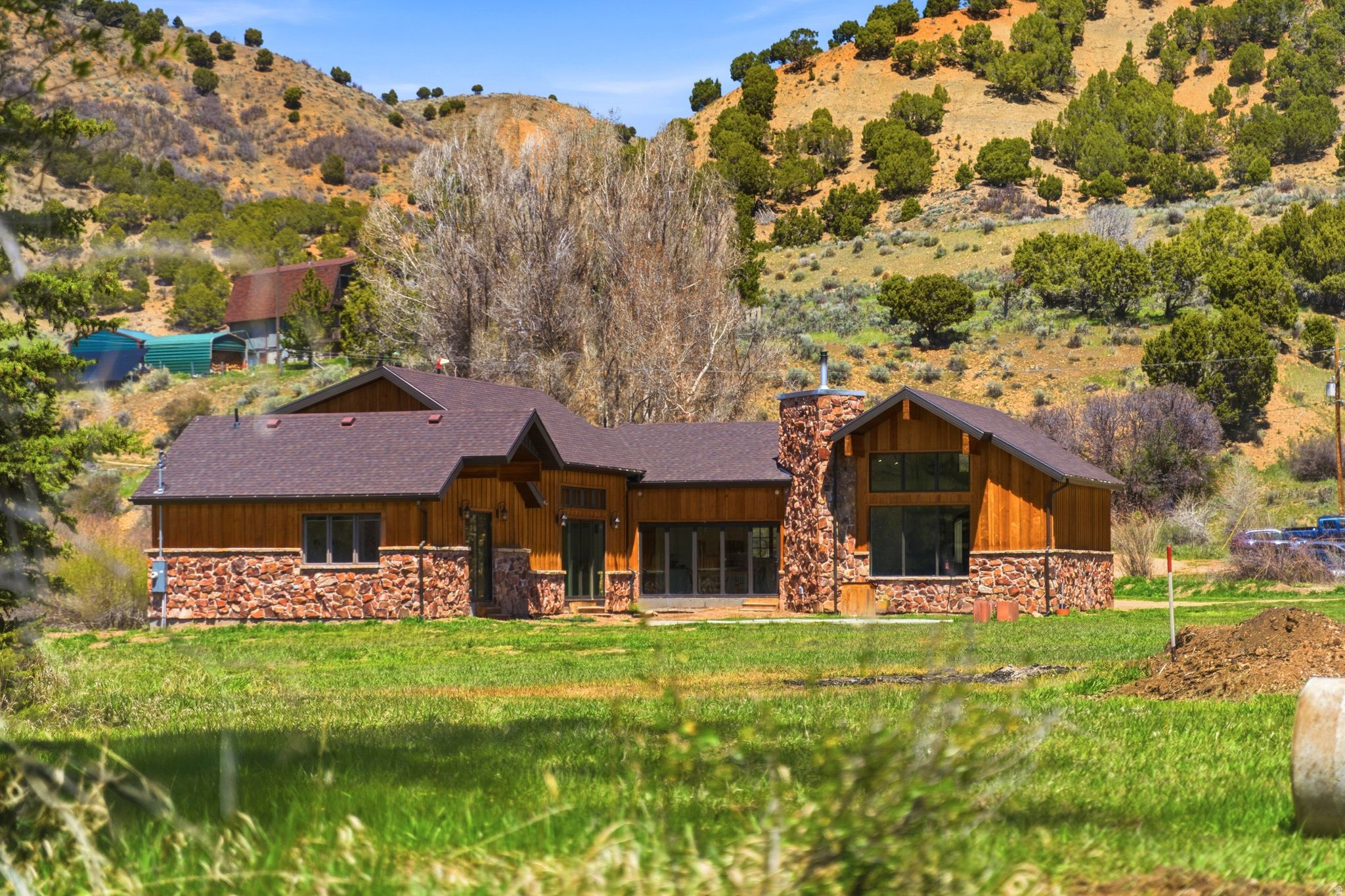 main property photo 2