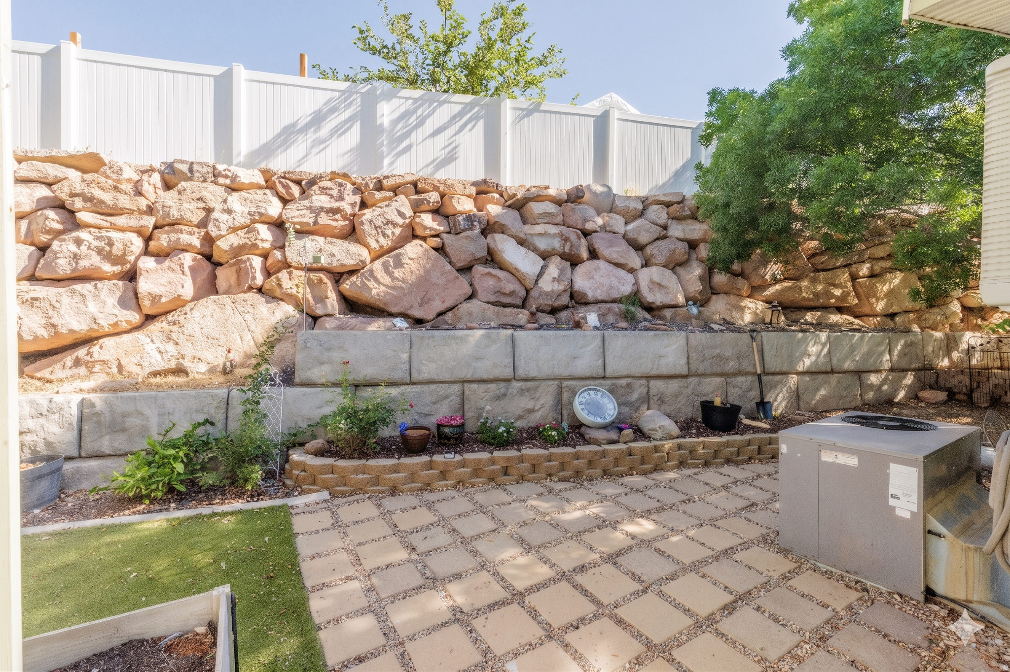 main property photo 15