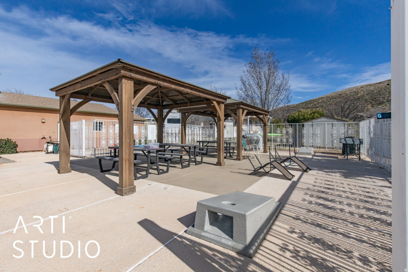main property photo 28