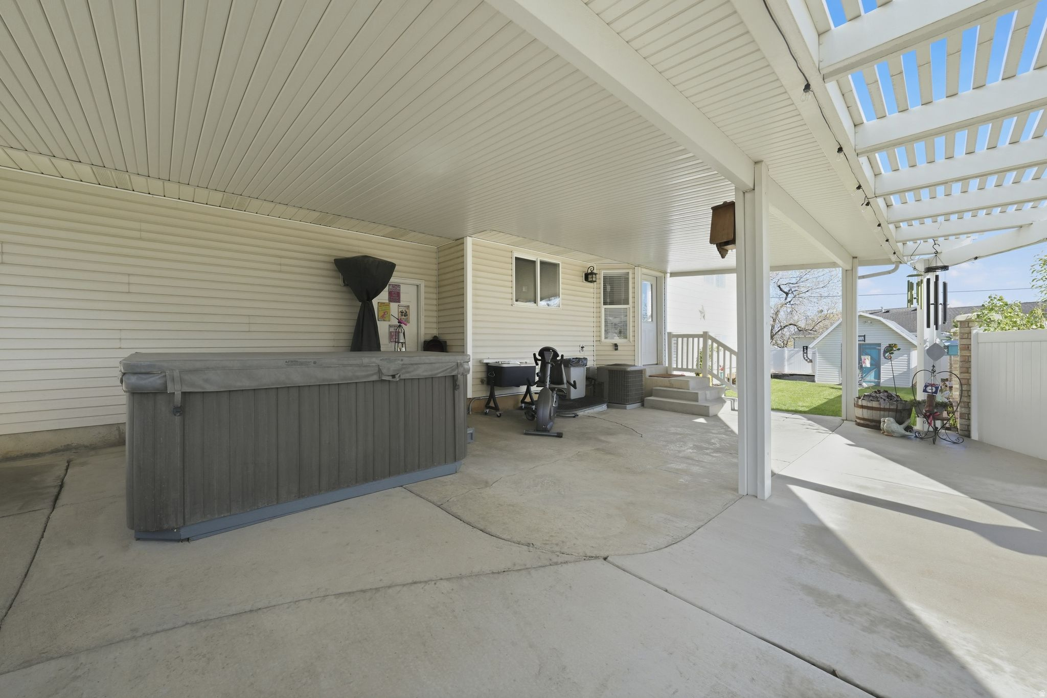 main property photo 28